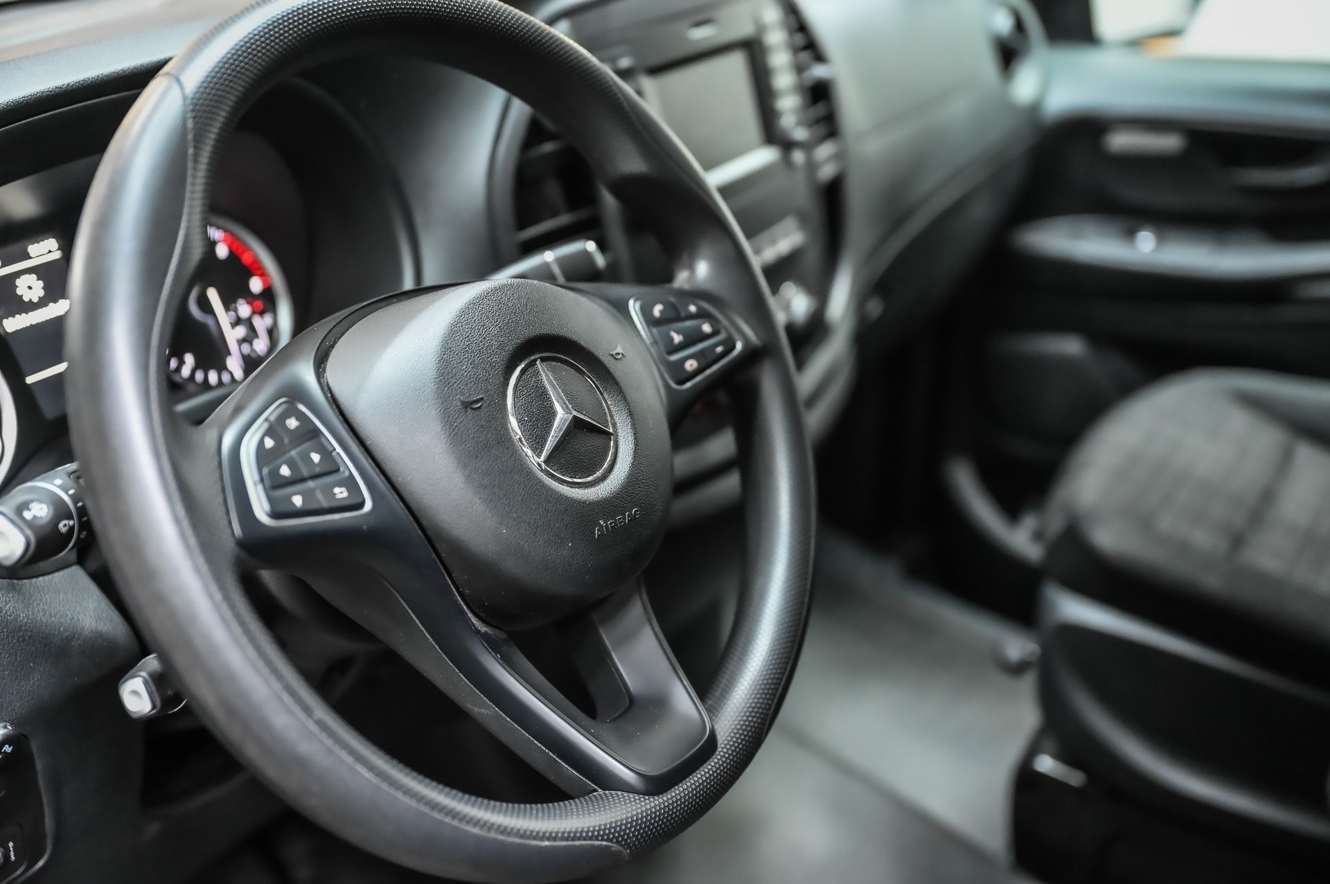 MERCEDES-BENZ Vito 116 Kombi Lang 2.0 CDI Pro-image-17