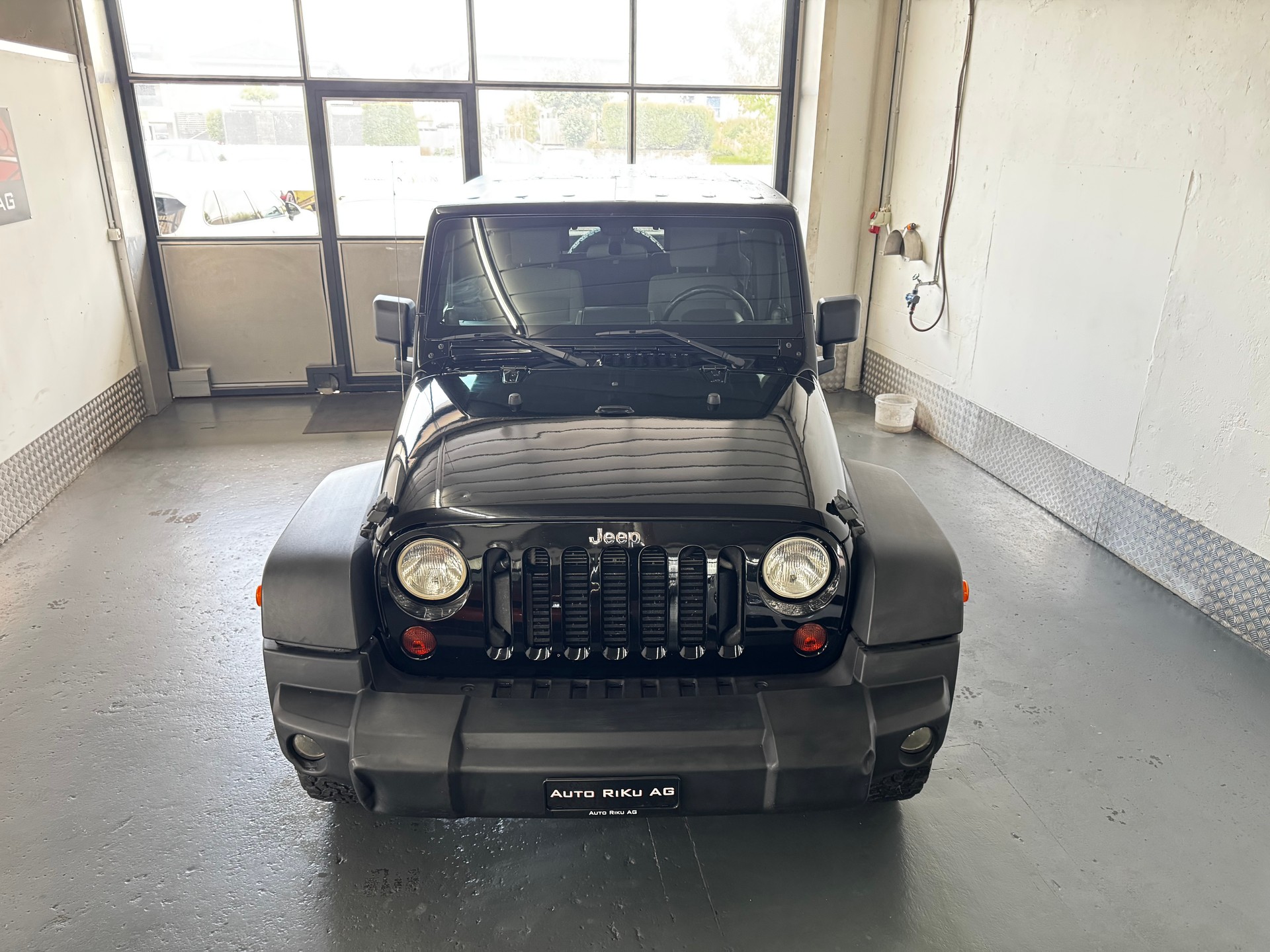 JEEP Wrangler 2.8CRD Unlimited Sport Automatic-image-2