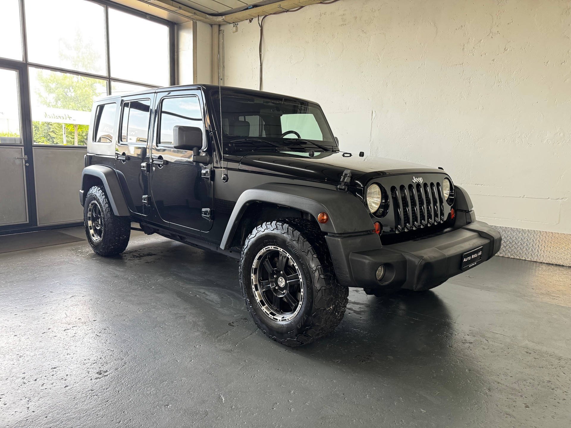 JEEP Wrangler 2.8CRD Unlimited Sport Automatic-image-1