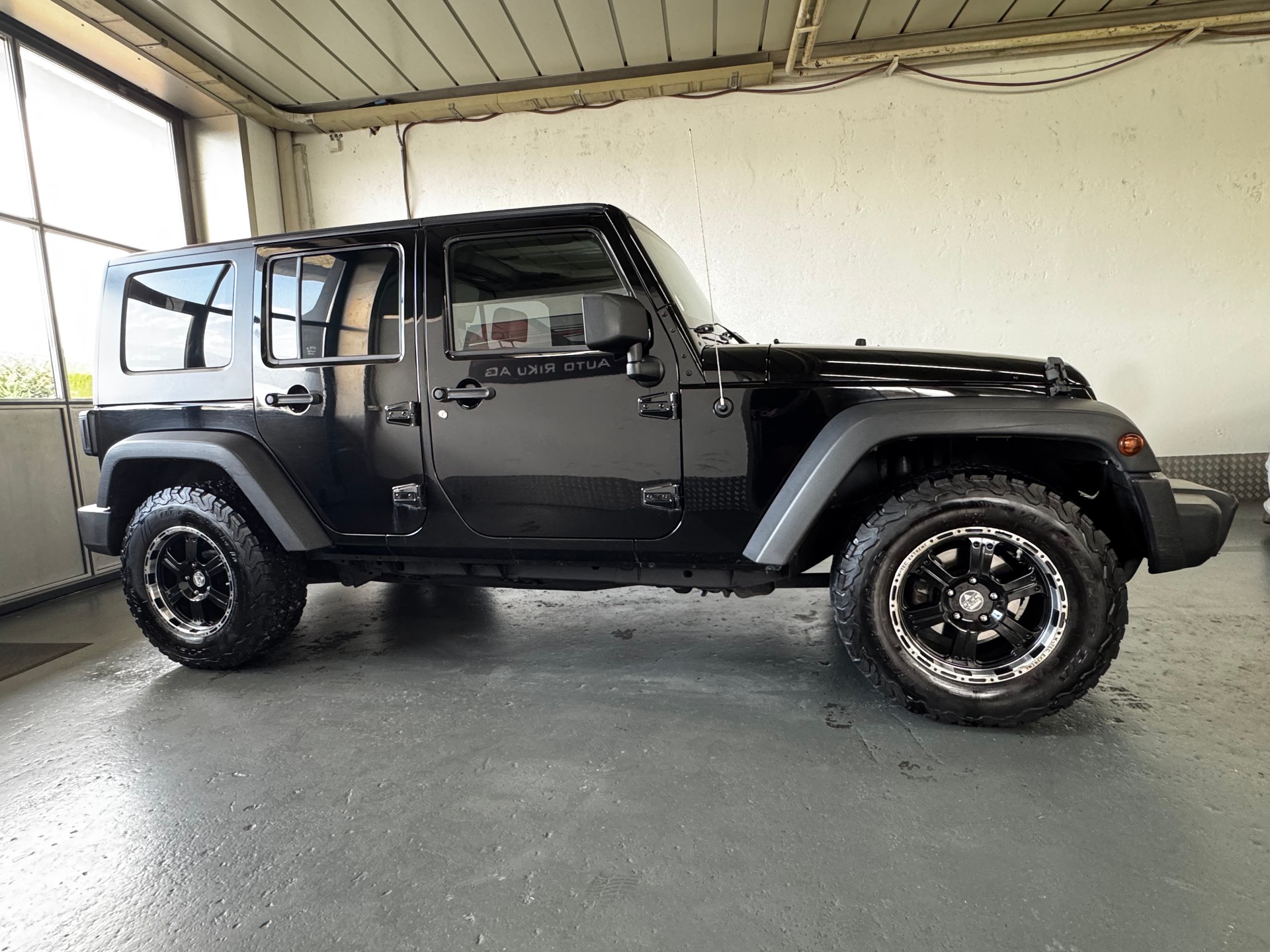 JEEP Wrangler 2.8CRD Unlimited Sport Automatic-image-6