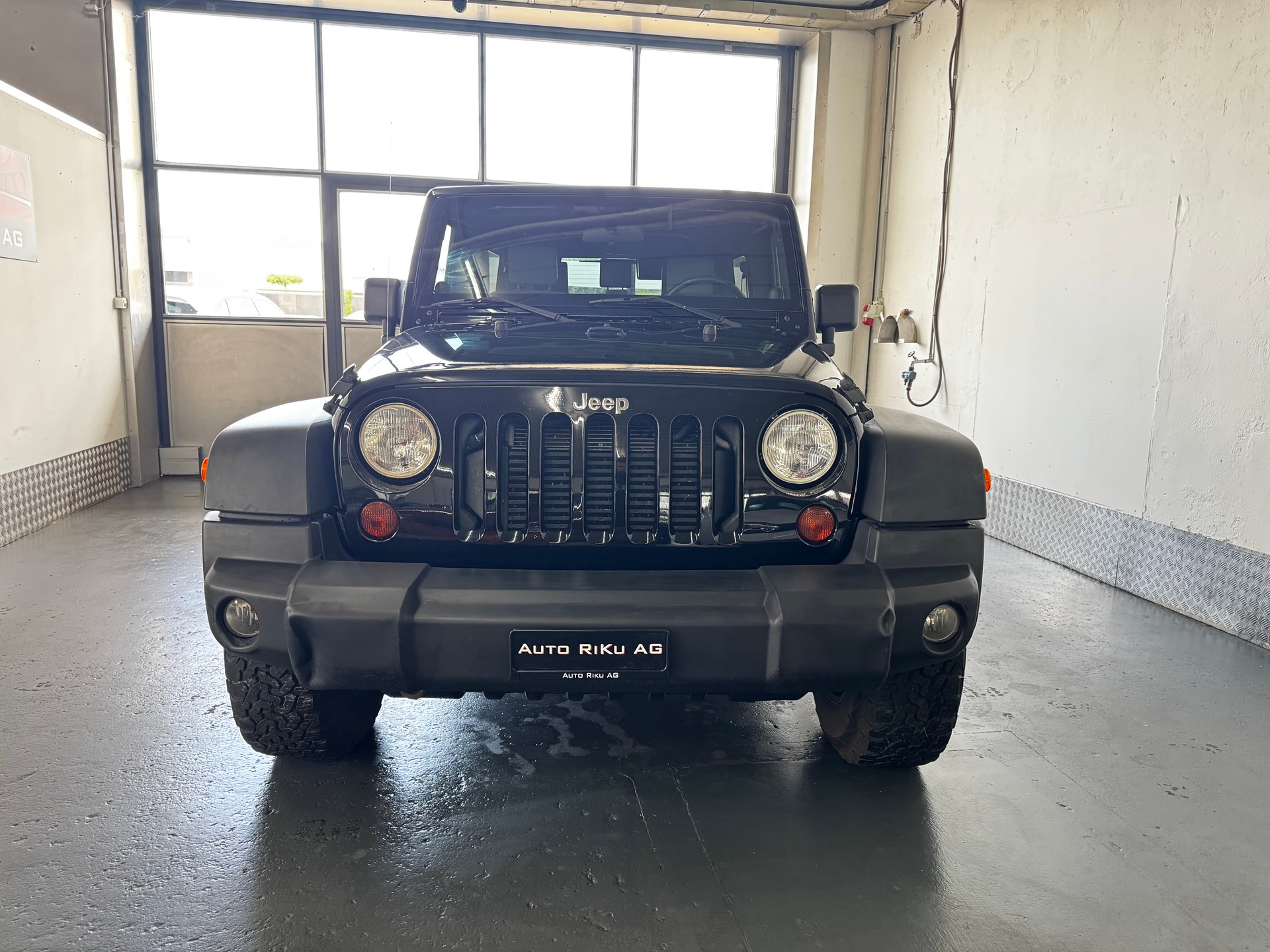 JEEP Wrangler 2.8CRD Unlimited Sport Automatic-image-3