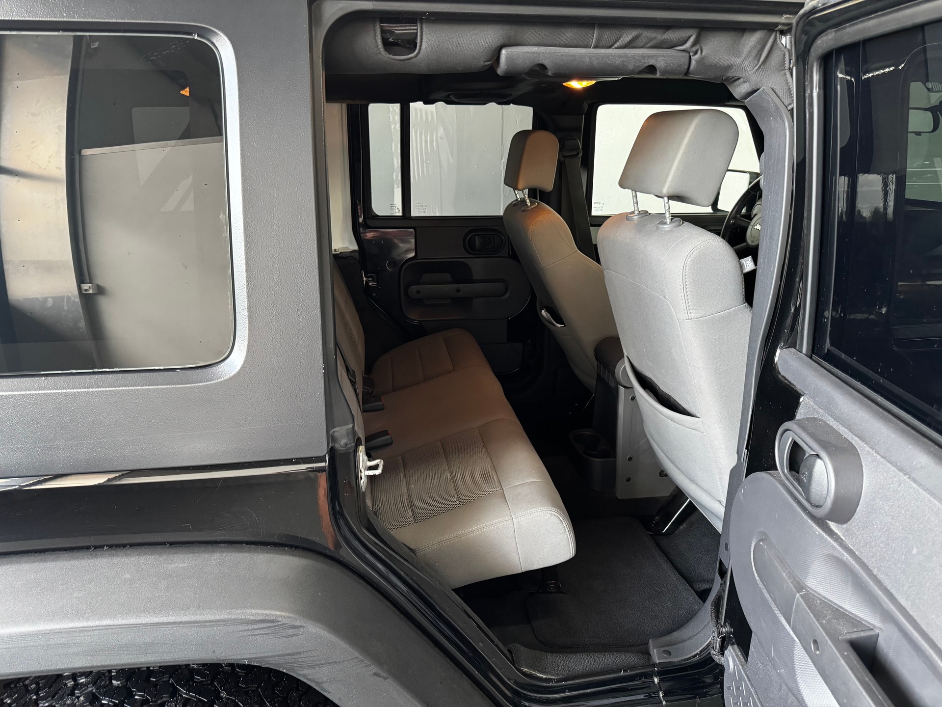 JEEP Wrangler 2.8CRD Unlimited Sport Automatic-image-19