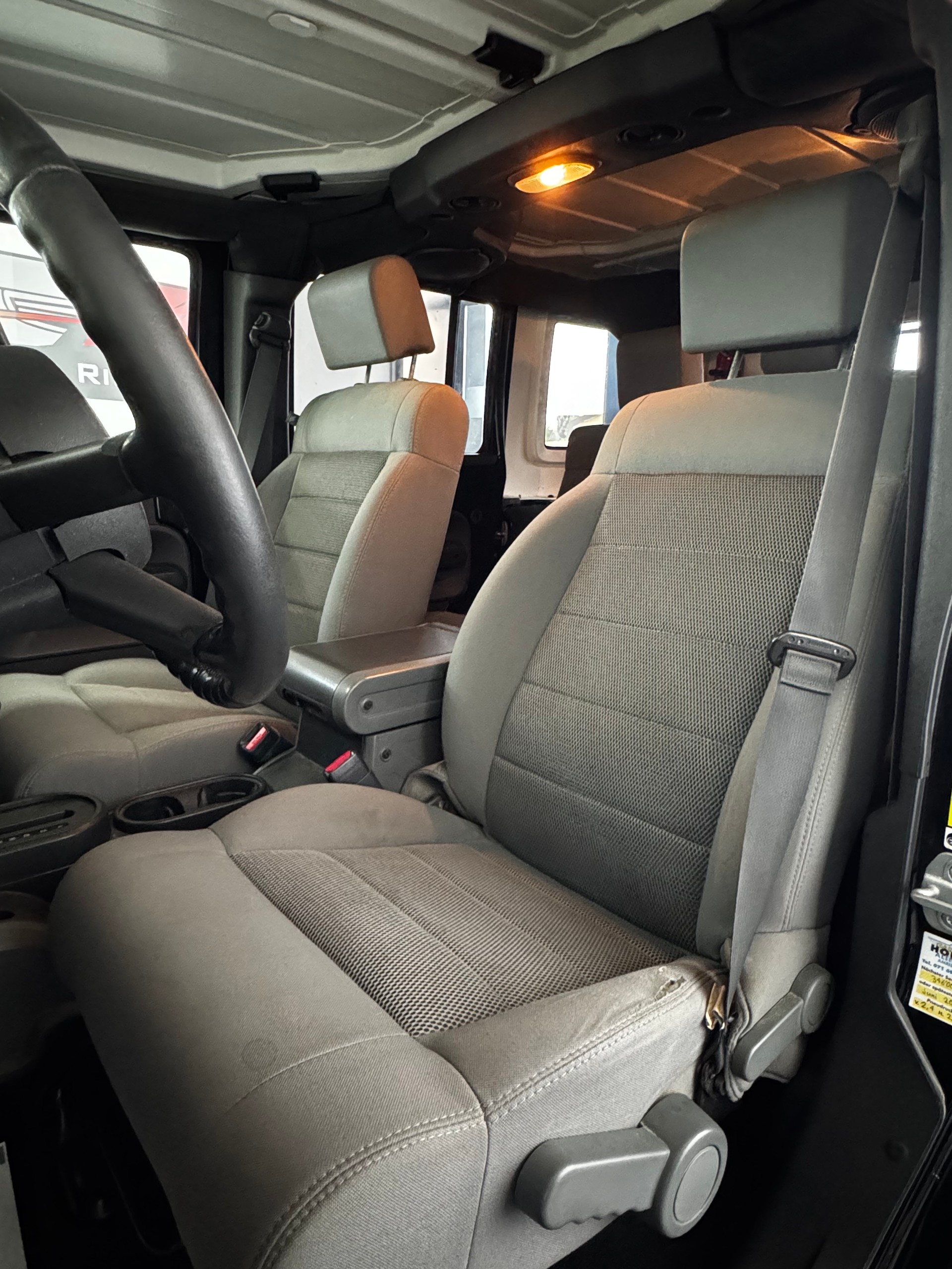 JEEP Wrangler 2.8CRD Unlimited Sport Automatic-image-13