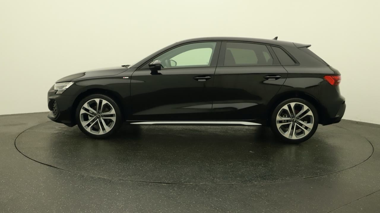 AUDI A3 Sportback TFSI 110 kW S line S tronic-image-1