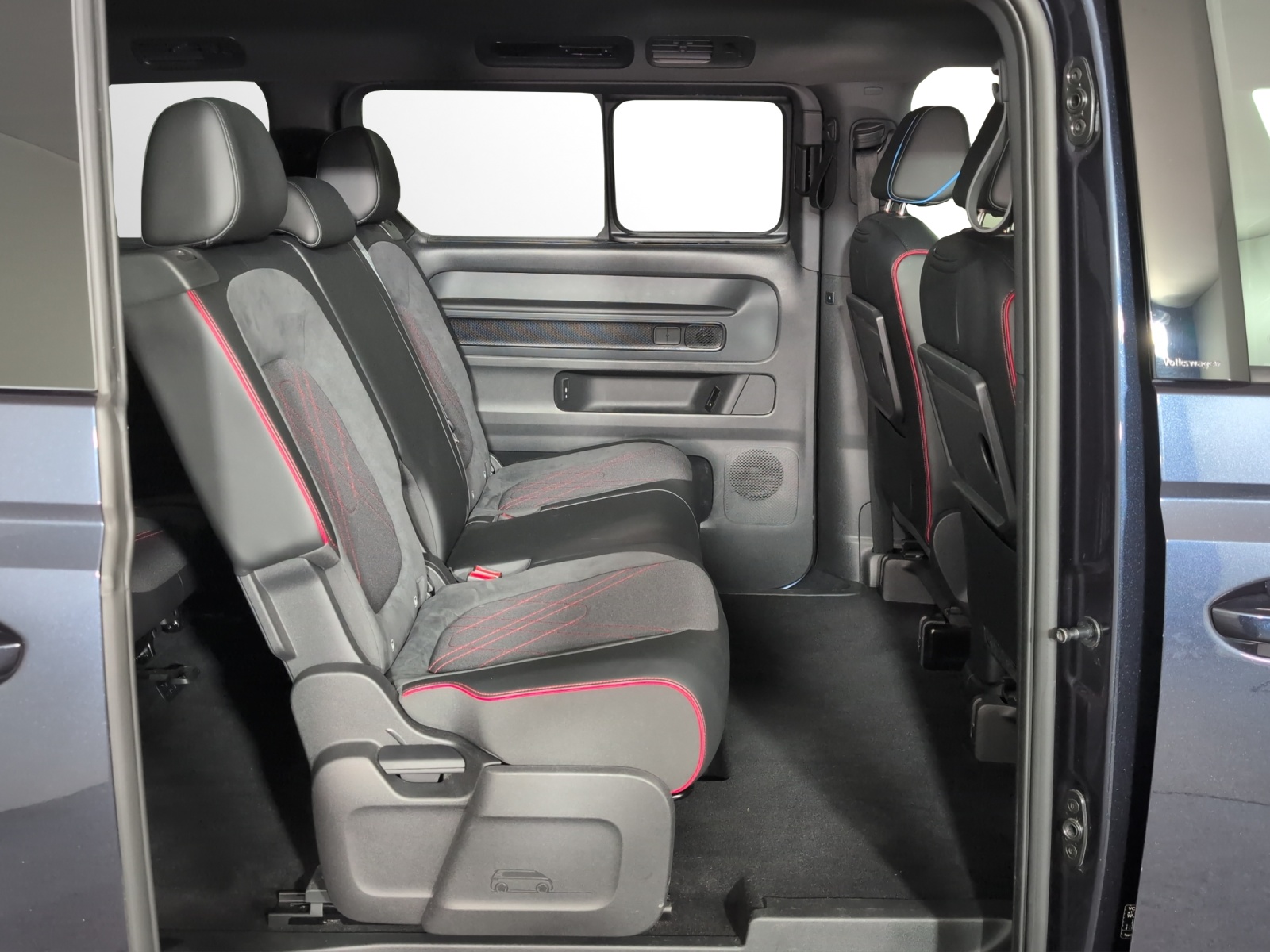 VW ID.Buzz LWB GTX 4 Motion-image-8