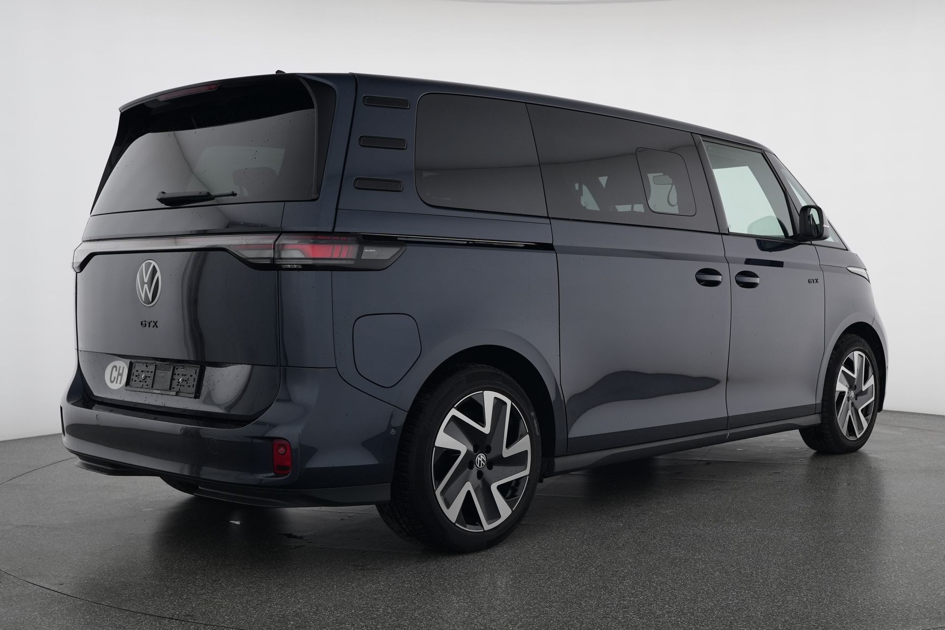 VW ID.Buzz LWB GTX 4 Motion-image-4