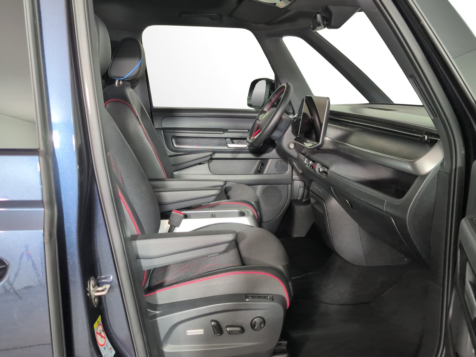 VW ID.Buzz LWB GTX 4 Motion-image-6