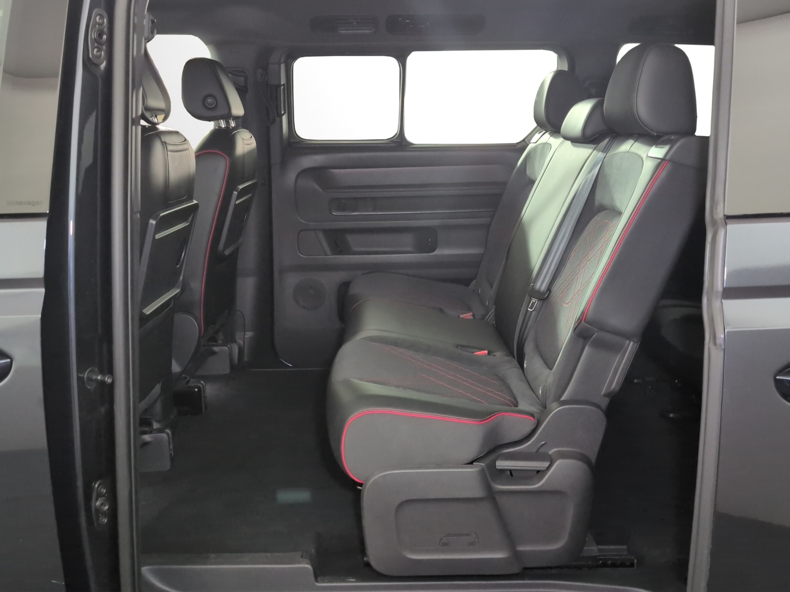 VW ID.Buzz LWB GTX 4 Motion-image-7