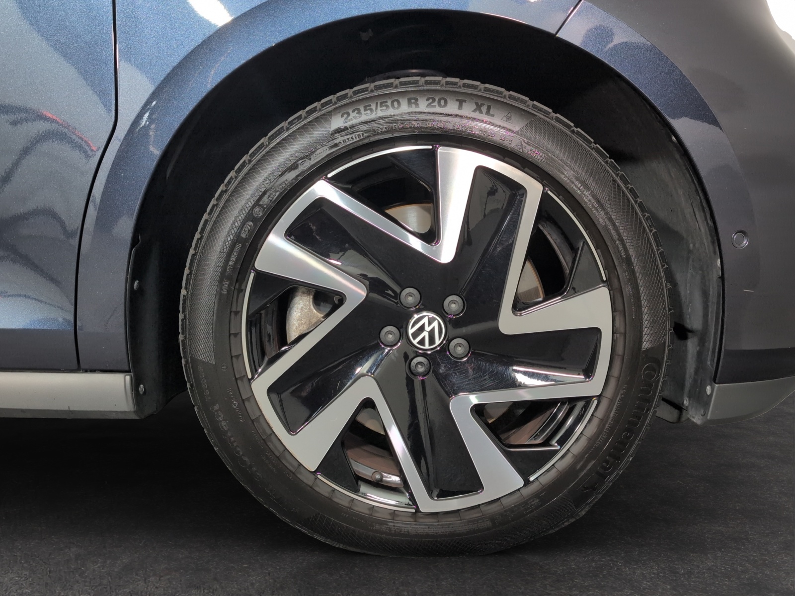 VW ID.Buzz LWB GTX 4 Motion-image-4