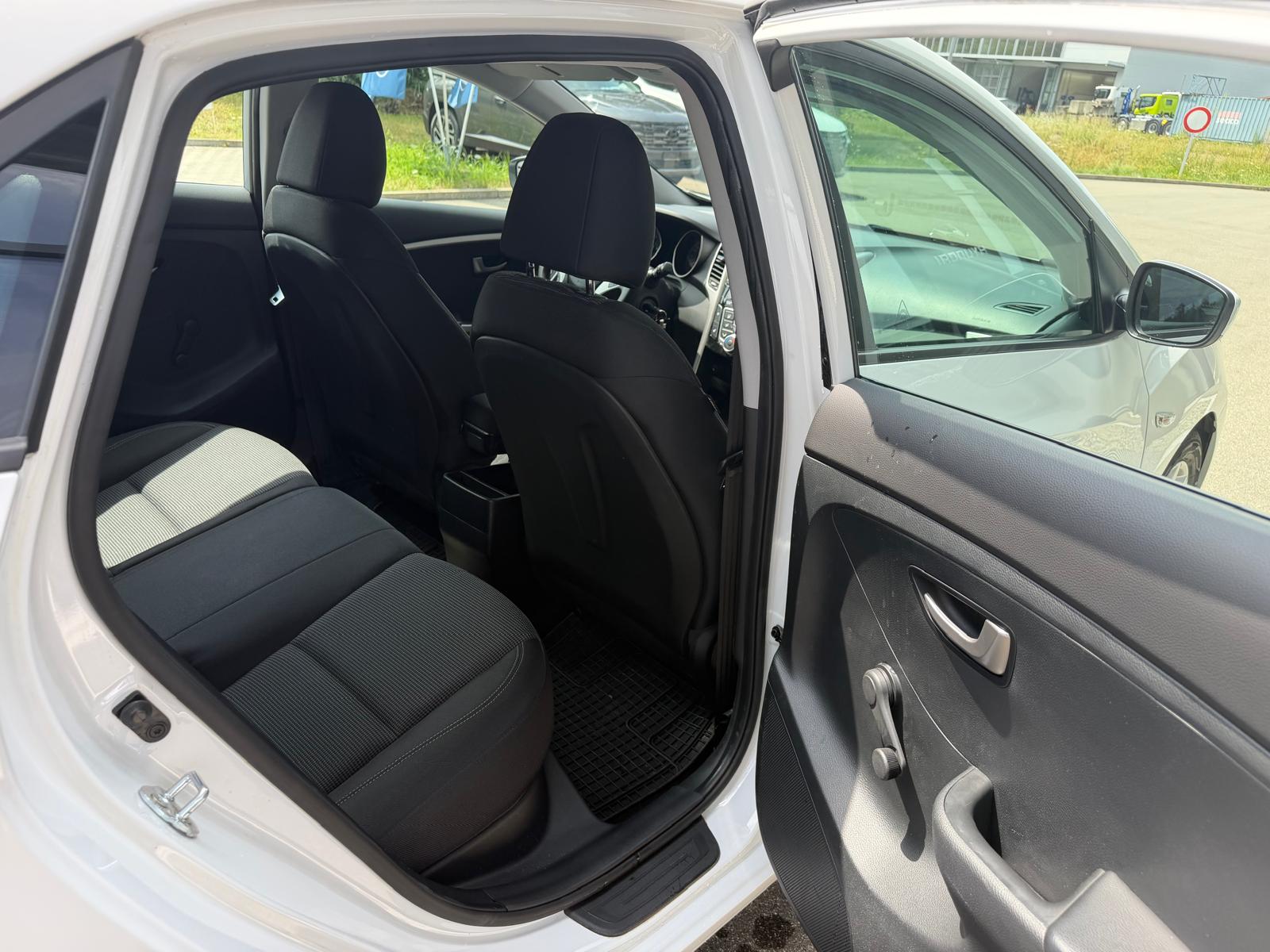 HYUNDAI i30 1.4 Pica-image-10