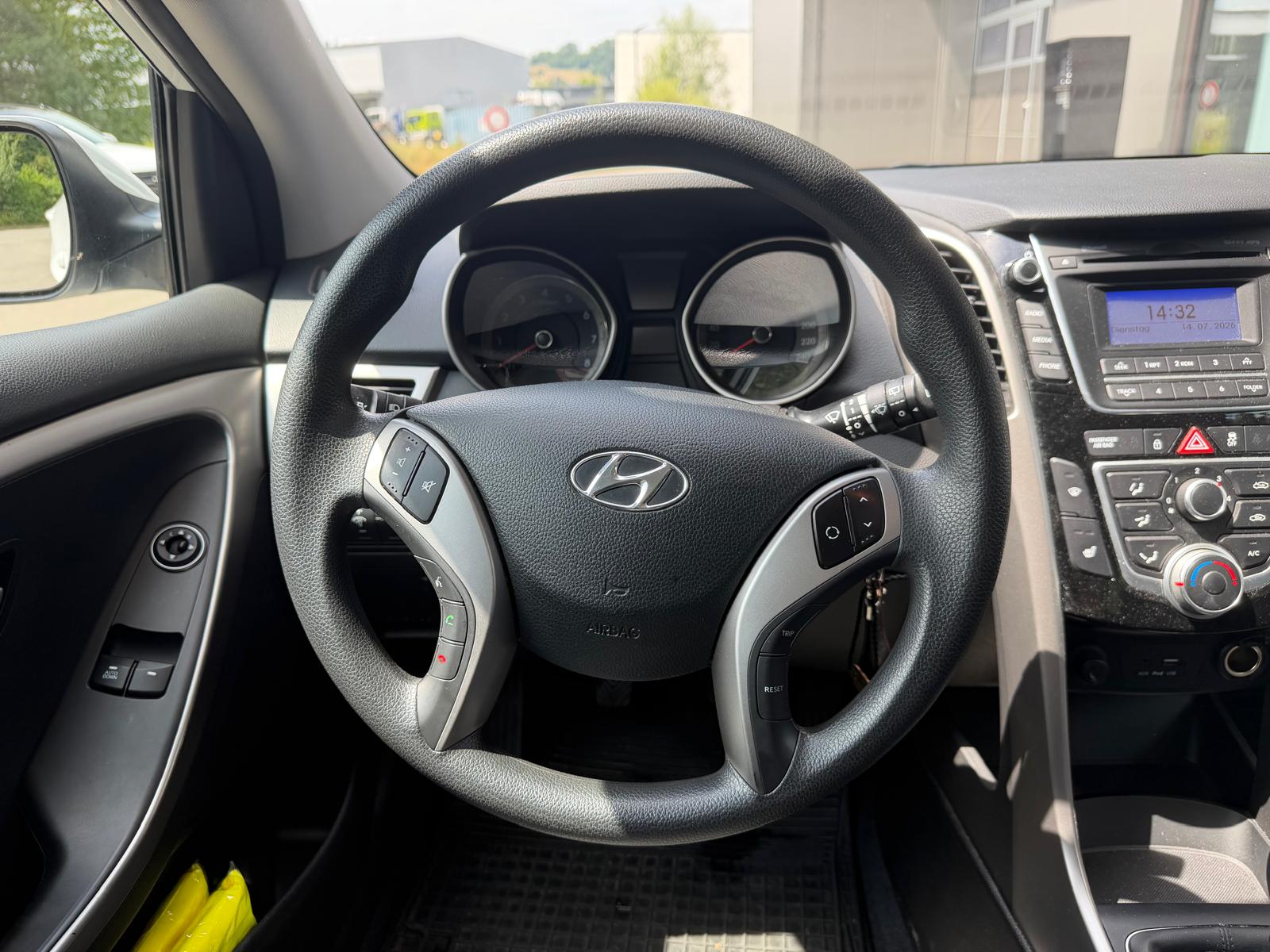 HYUNDAI i30 1.4 Pica-image-13