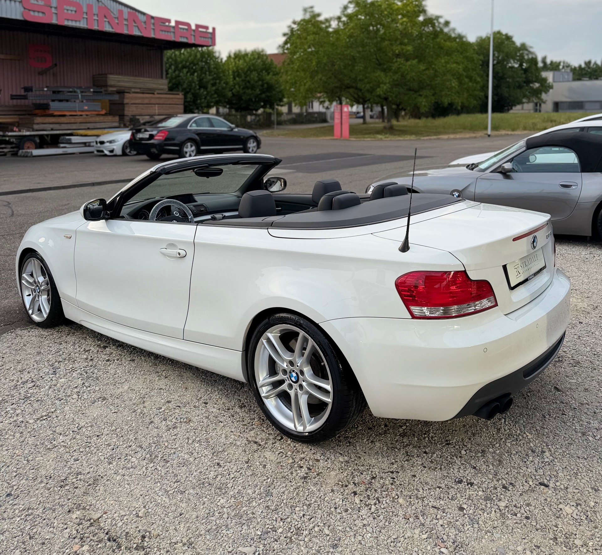 BMW 135i Cabrio DSG **M-Performance**-image-9