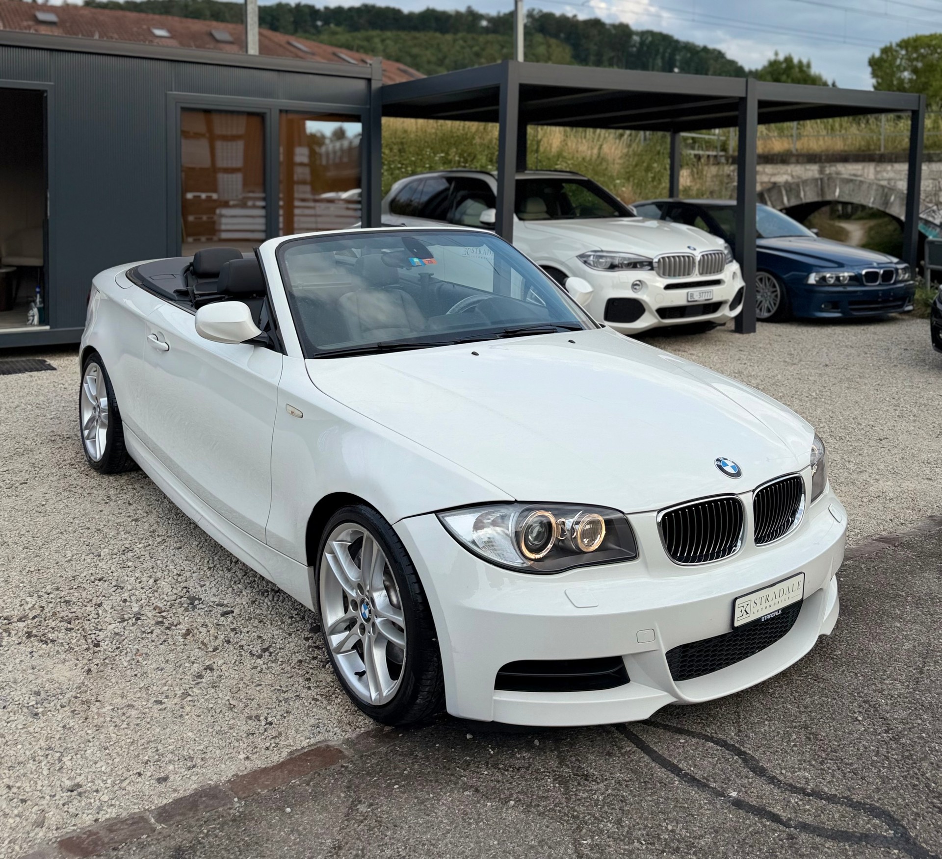 BMW 135i Cabrio DSG **M-Performance**-image-1