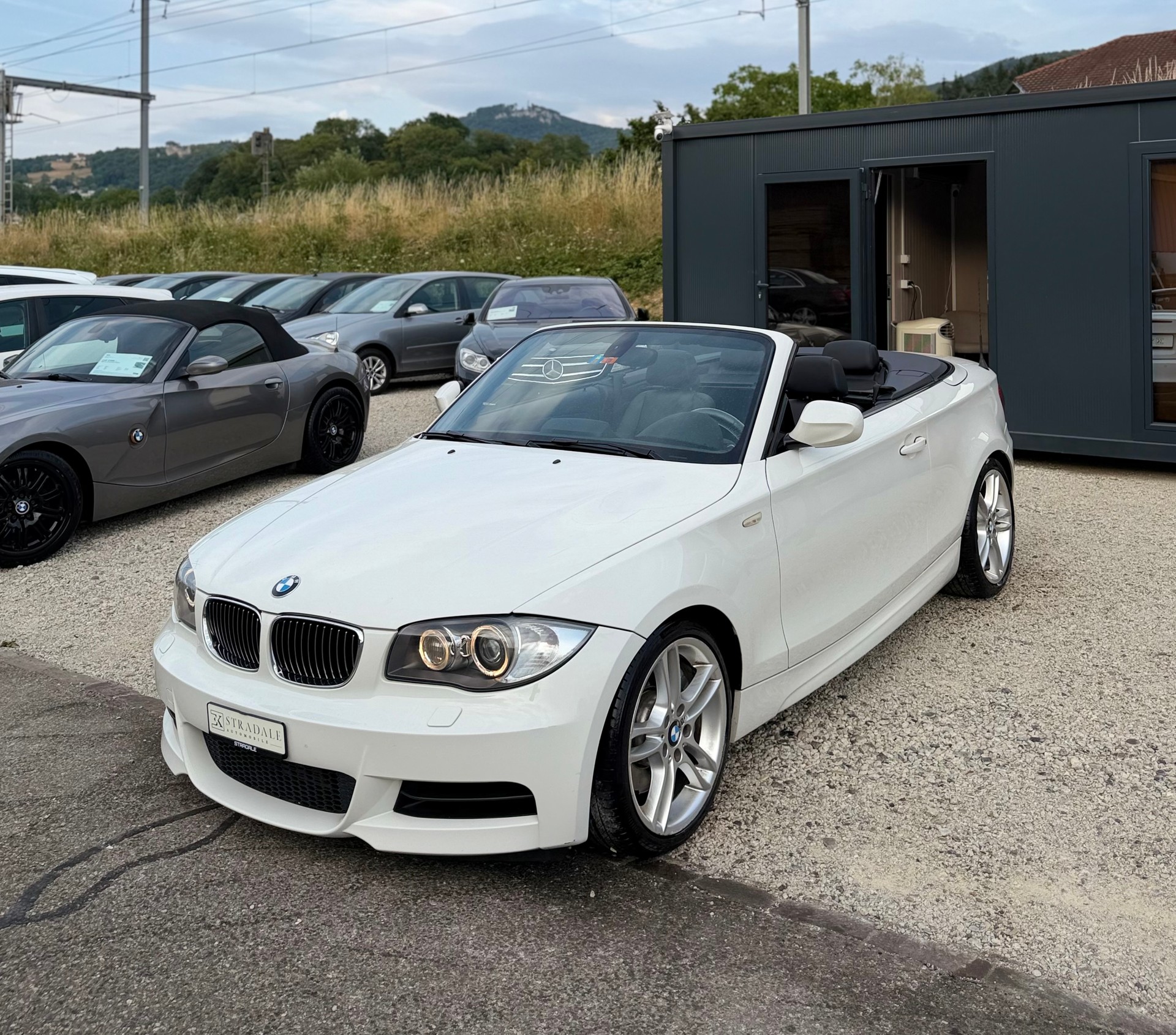 BMW 135i Cabrio DSG **M-Performance**-image-5