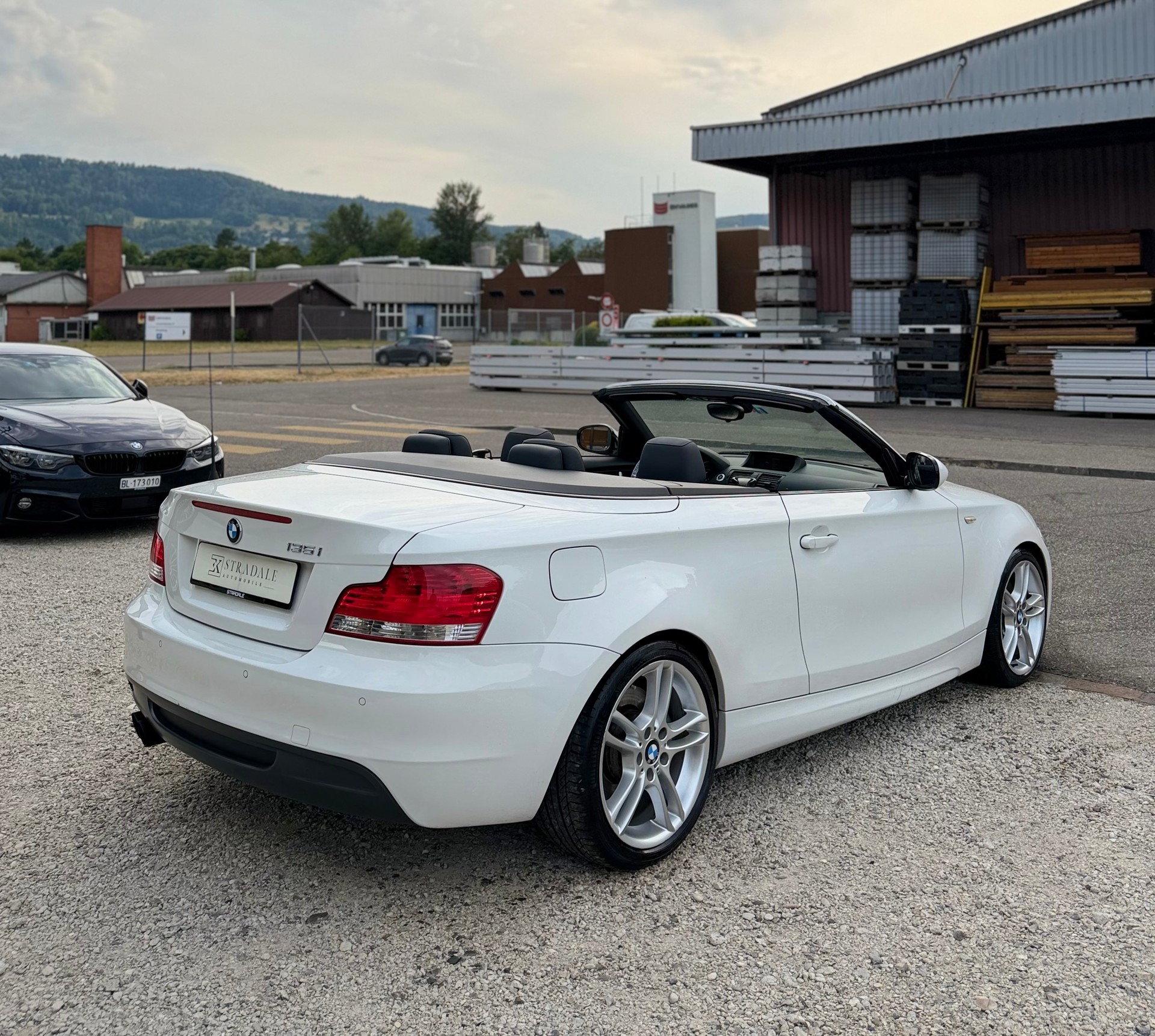 BMW 135i Cabrio DSG **M-Performance**-image-3
