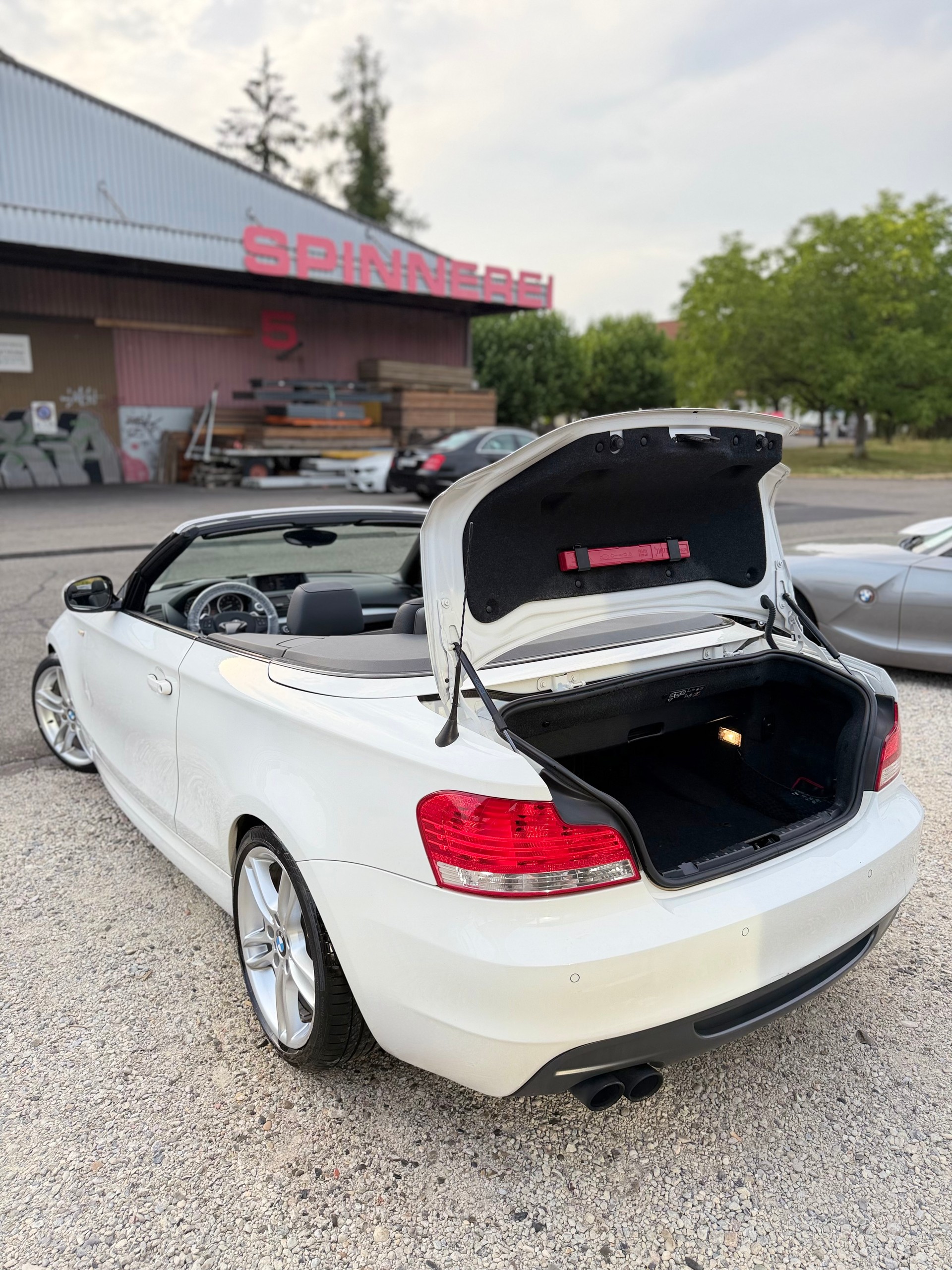 BMW 135i Cabrio DSG **M-Performance**-image-14
