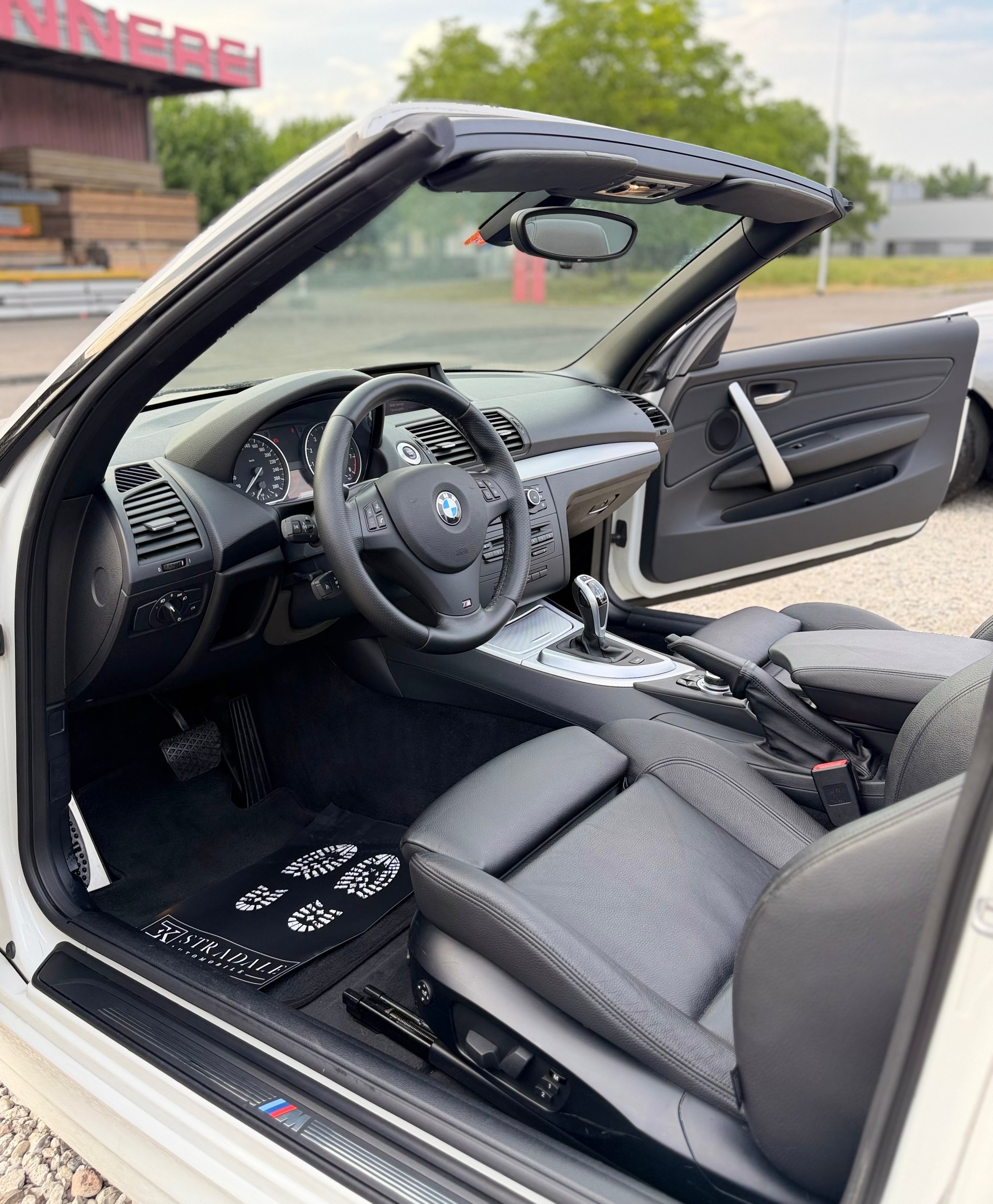 BMW 135i Cabrio DSG **M-Performance**-image-11