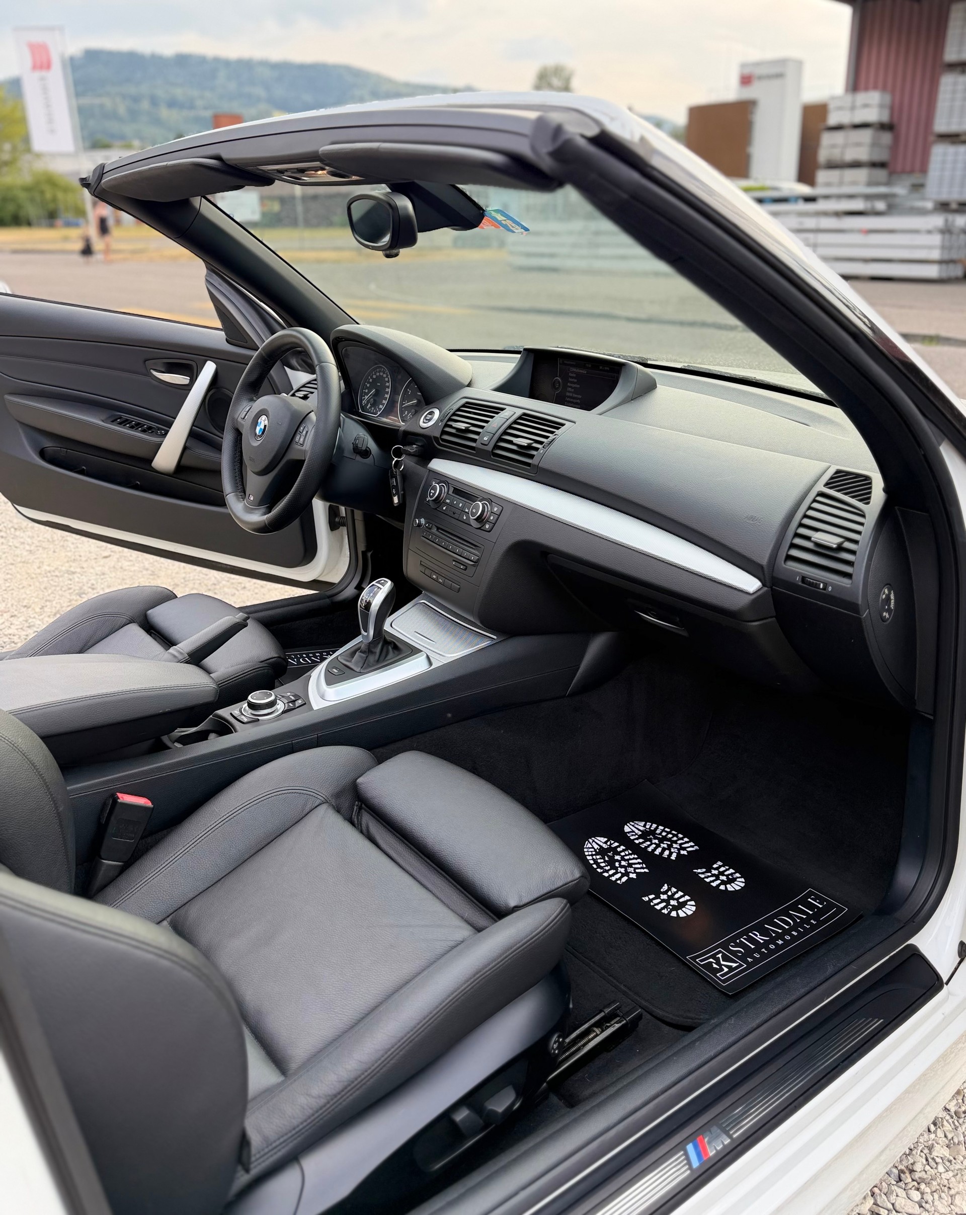 BMW 135i Cabrio DSG **M-Performance**-image-12