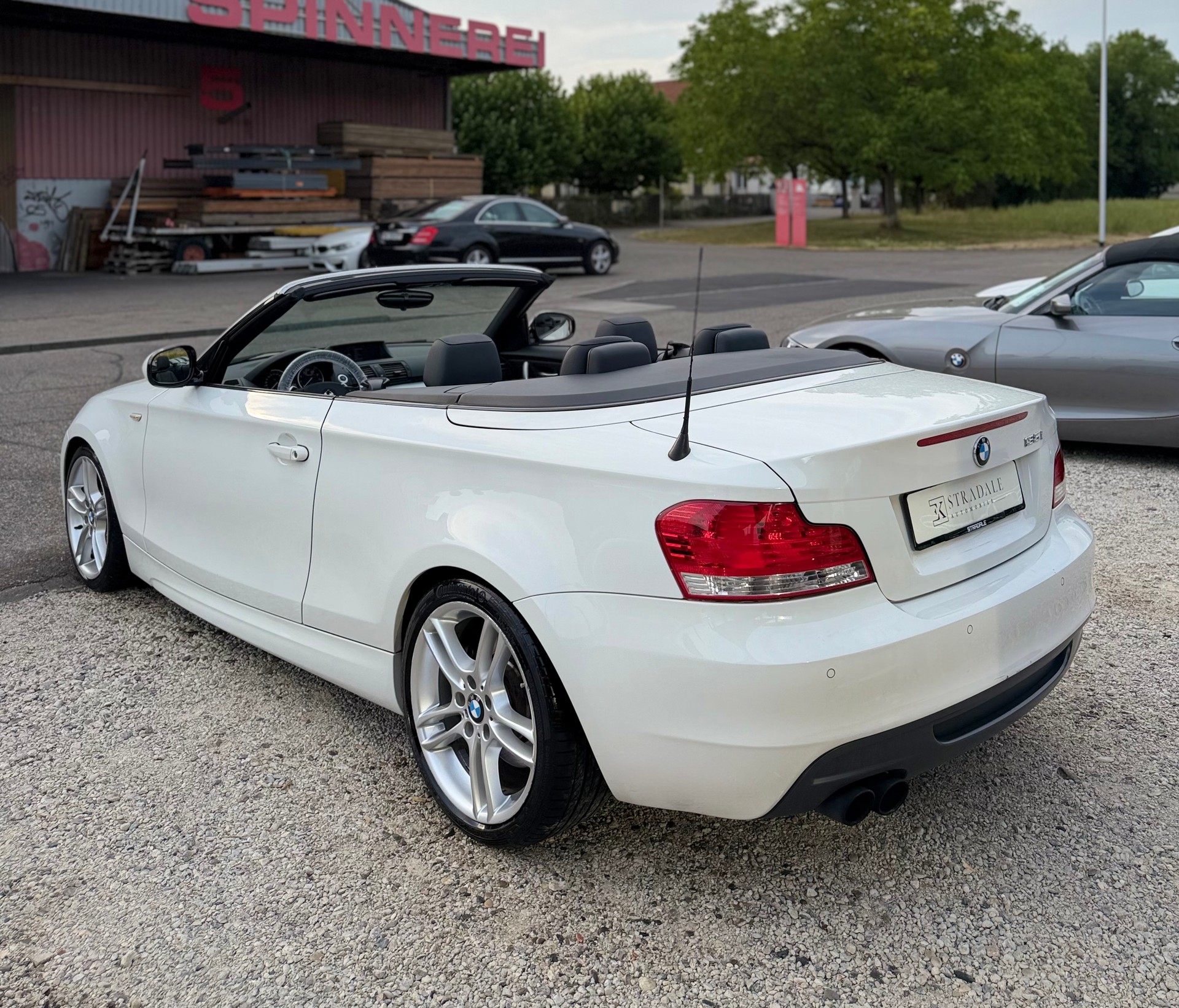 BMW 135i Cabrio DSG **M-Performance**-image-10