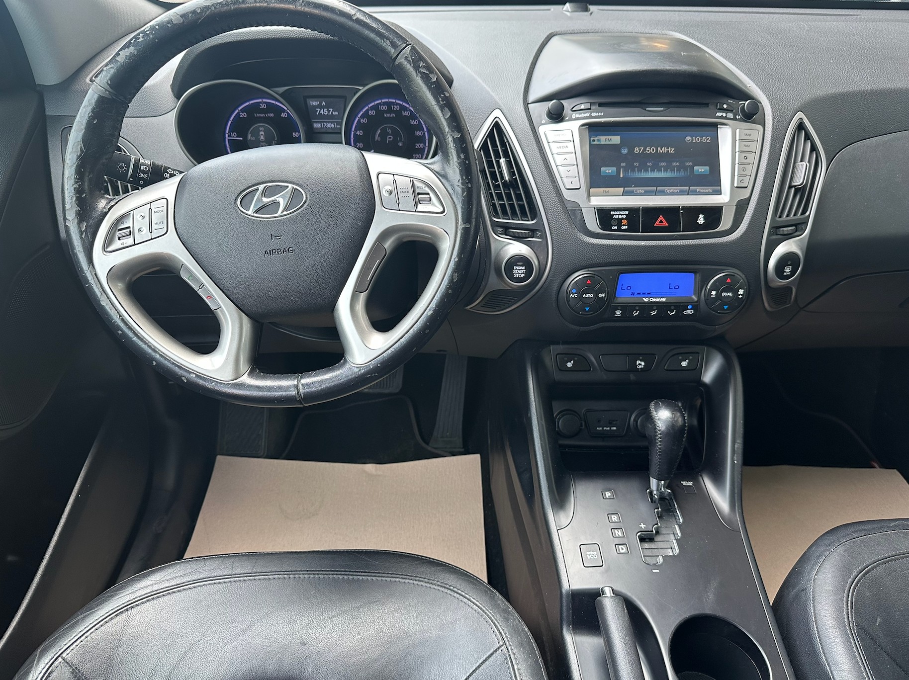 HYUNDAI iX 35 2.0 CRDi Premium 4WD Automatic-image-8