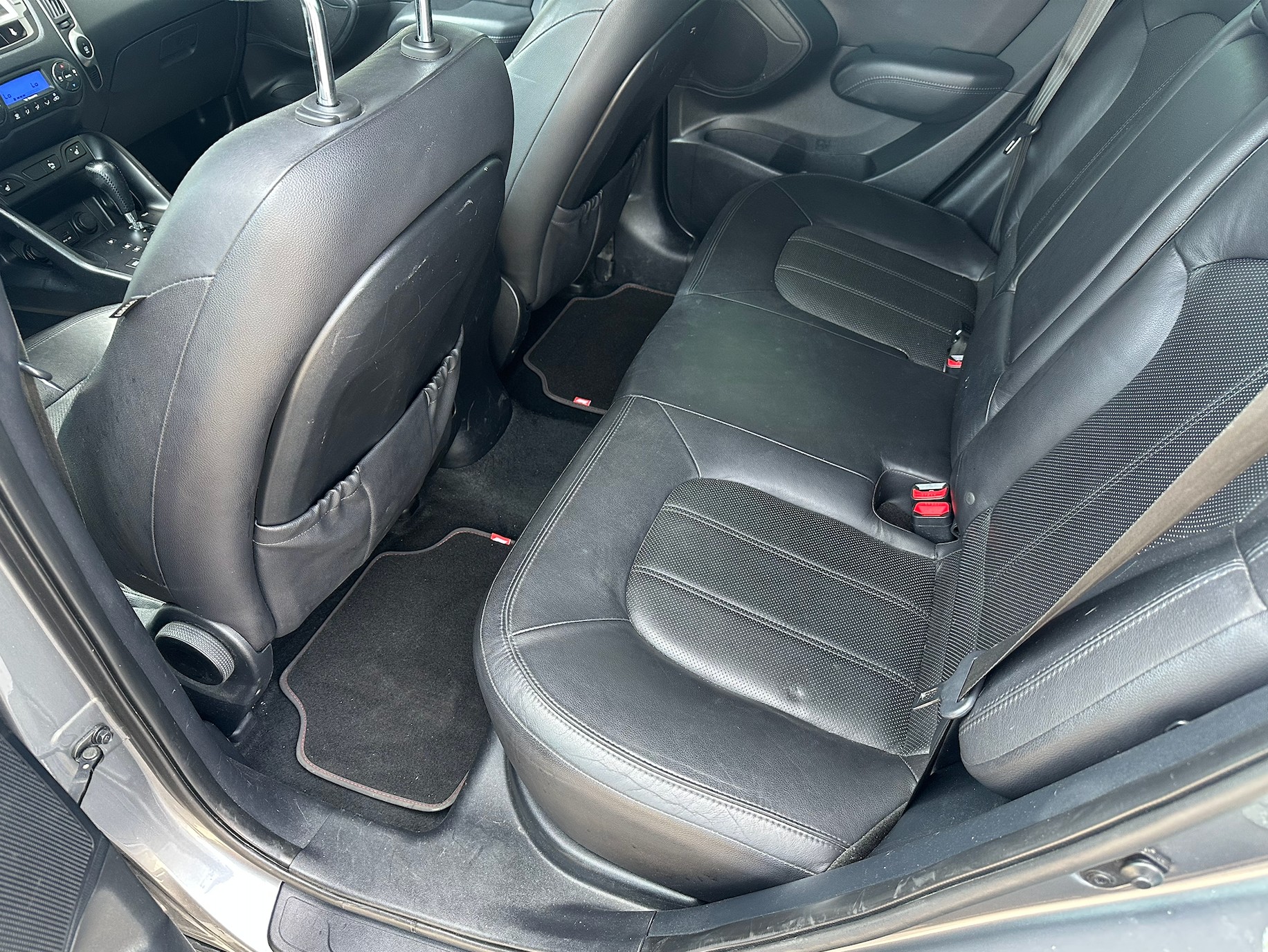 HYUNDAI iX 35 2.0 CRDi Premium 4WD Automatic-image-14