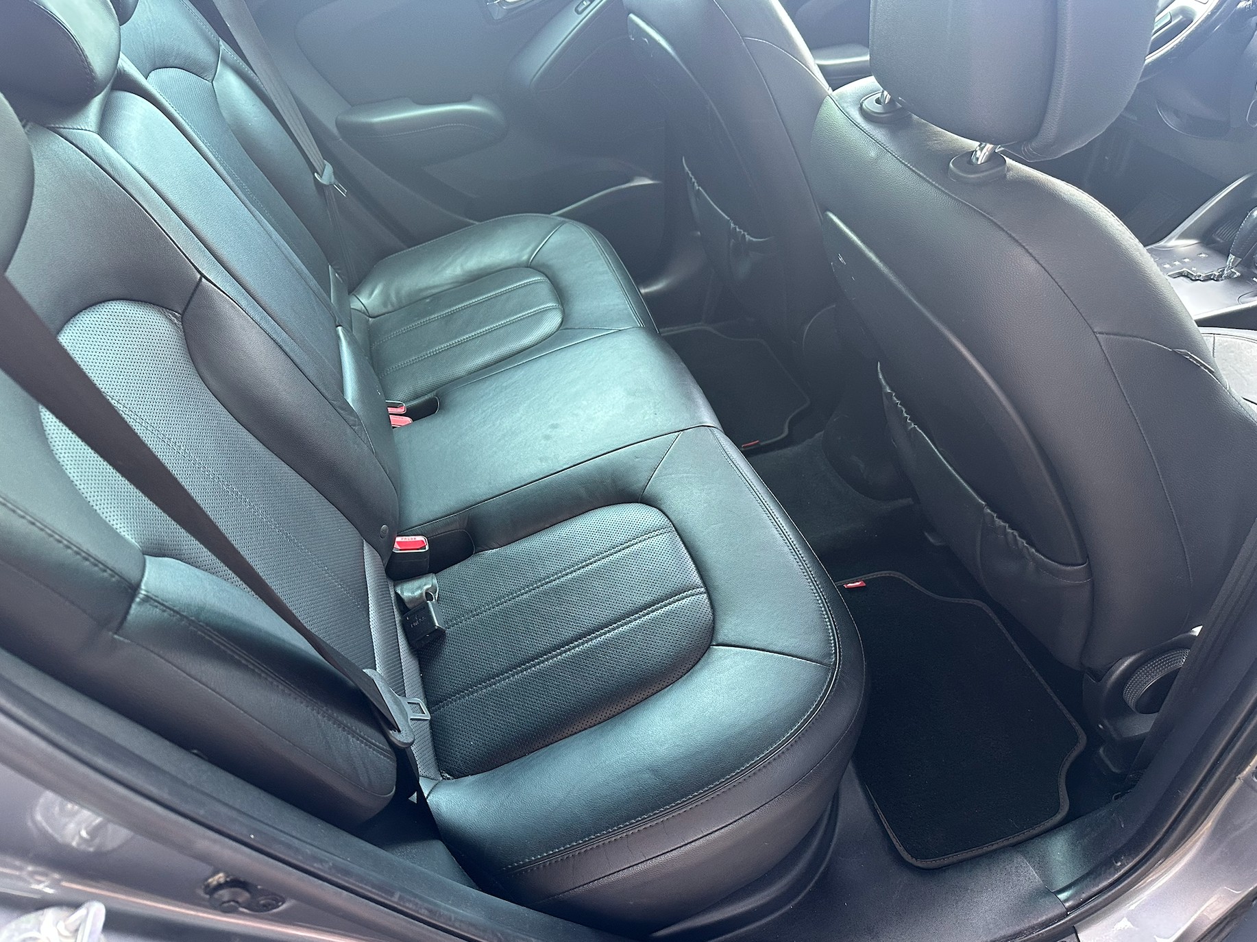 HYUNDAI iX 35 2.0 CRDi Premium 4WD Automatic-image-13