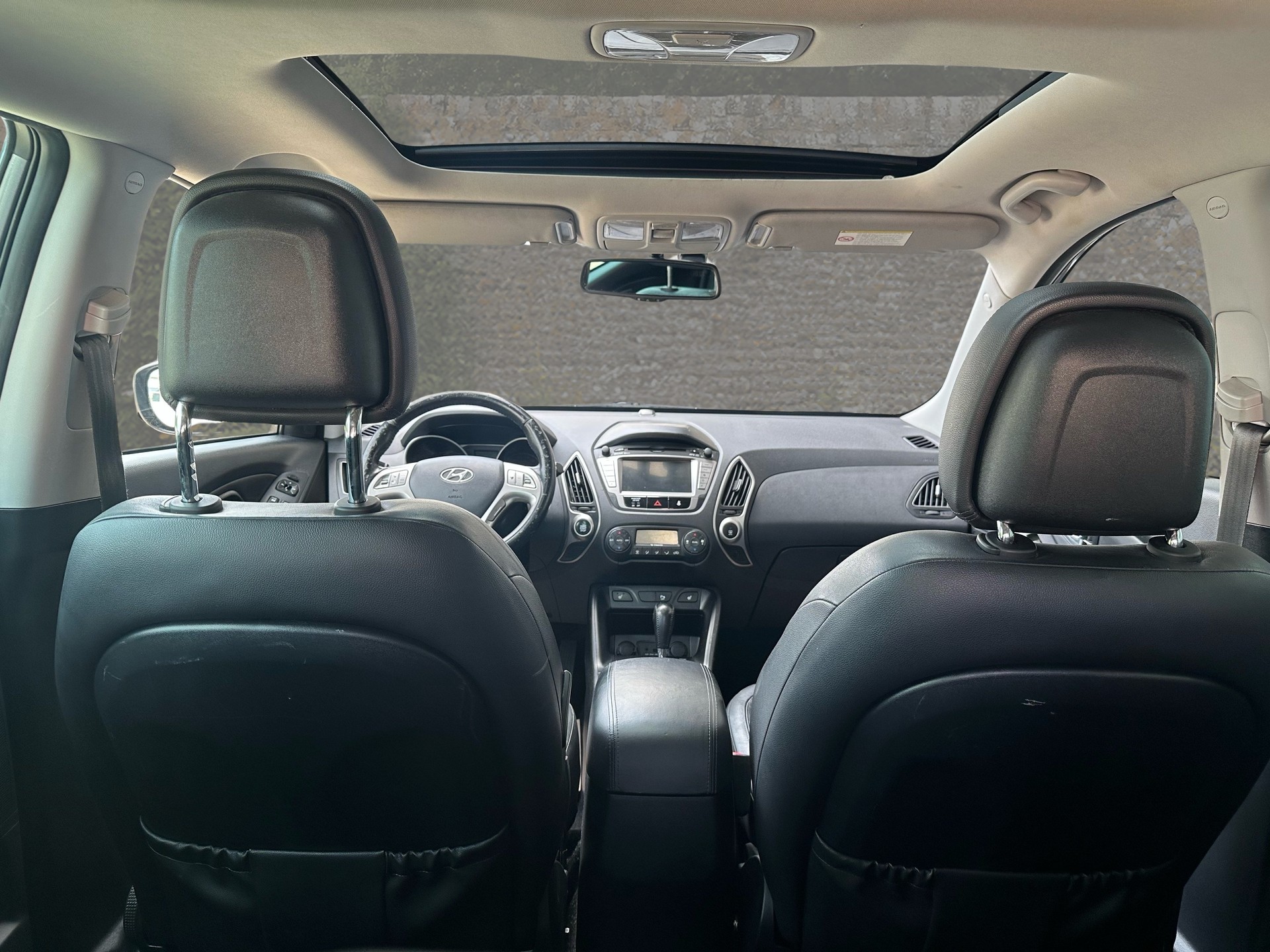 HYUNDAI iX 35 2.0 CRDi Premium 4WD Automatic-image-10