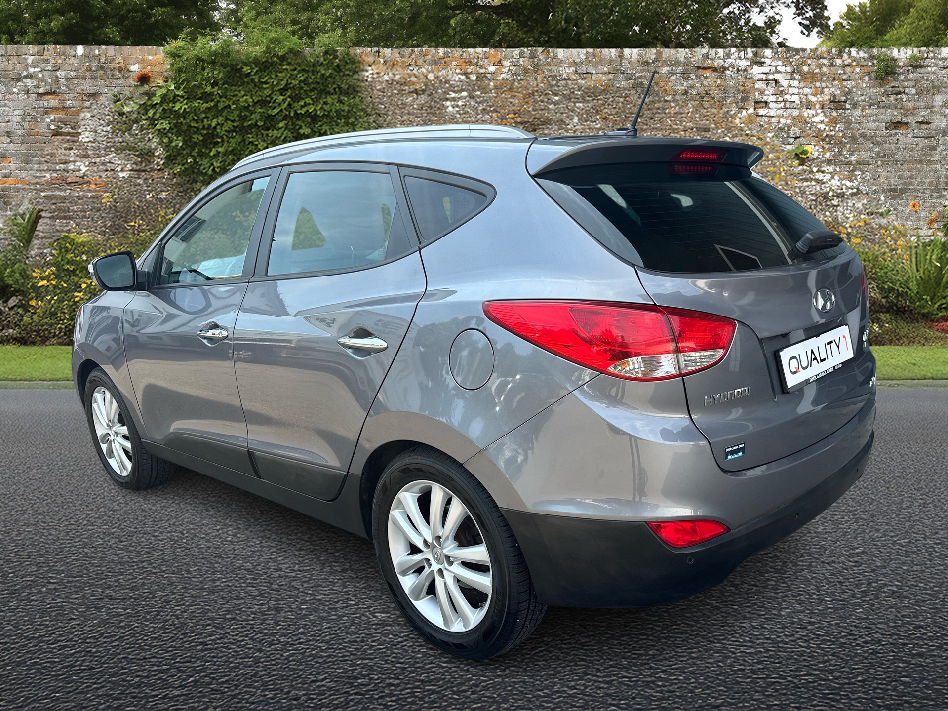 HYUNDAI iX 35 2.0 CRDi Premium 4WD Automatic-image-2