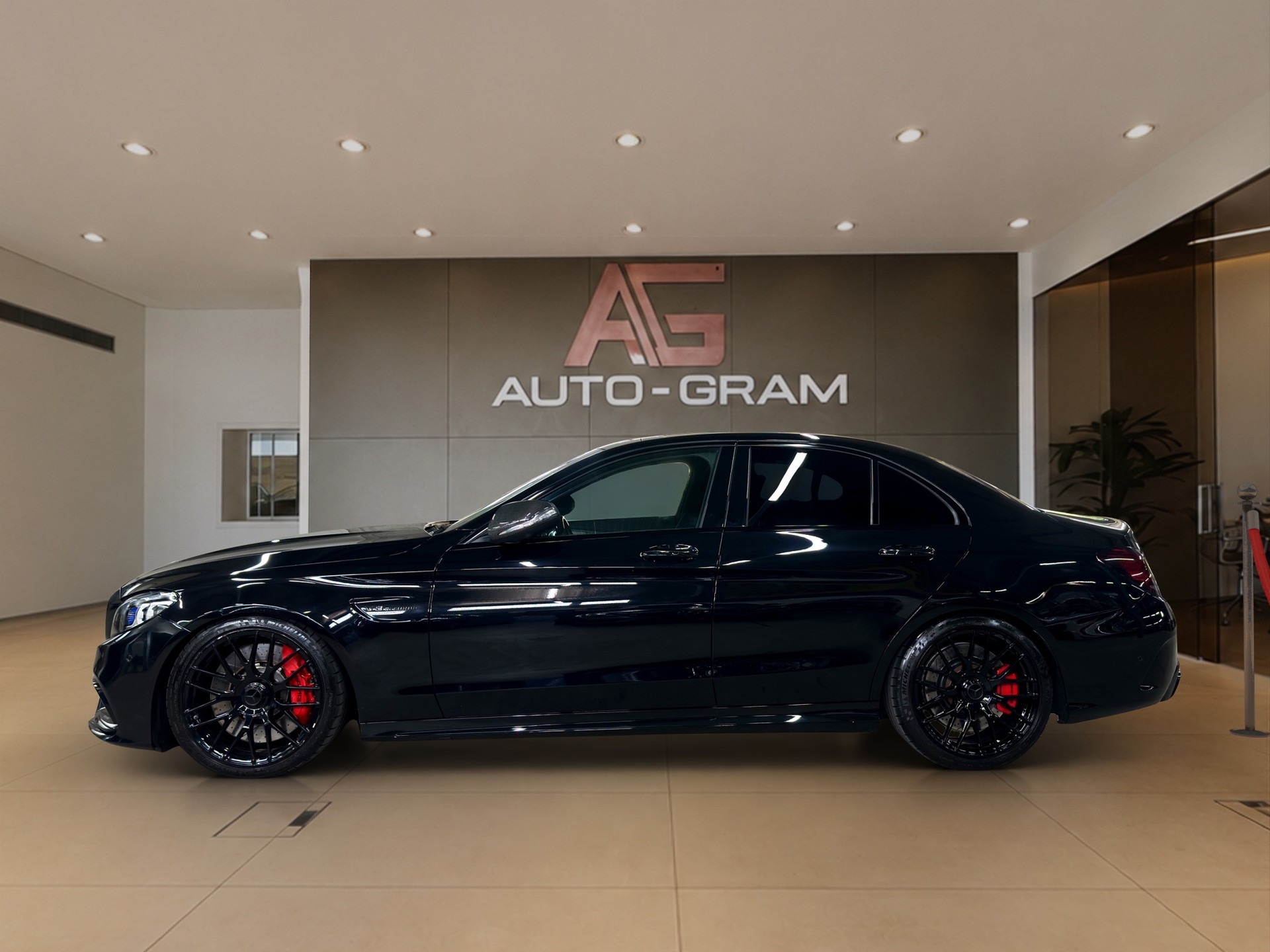 MERCEDES-BENZ C 63 S AMG Speedshift-showroom-element-1