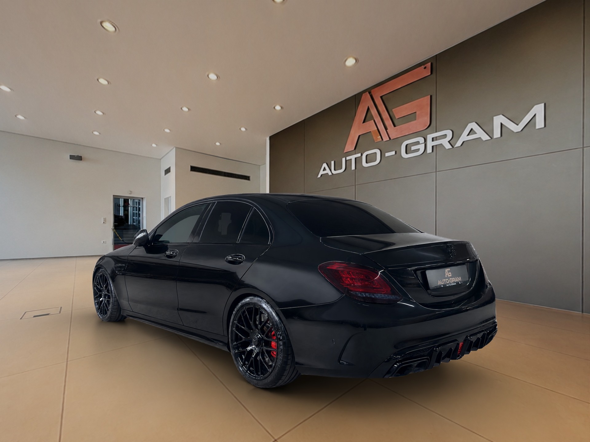 MERCEDES-BENZ C 63 S AMG Speedshift-showroom-element-2
