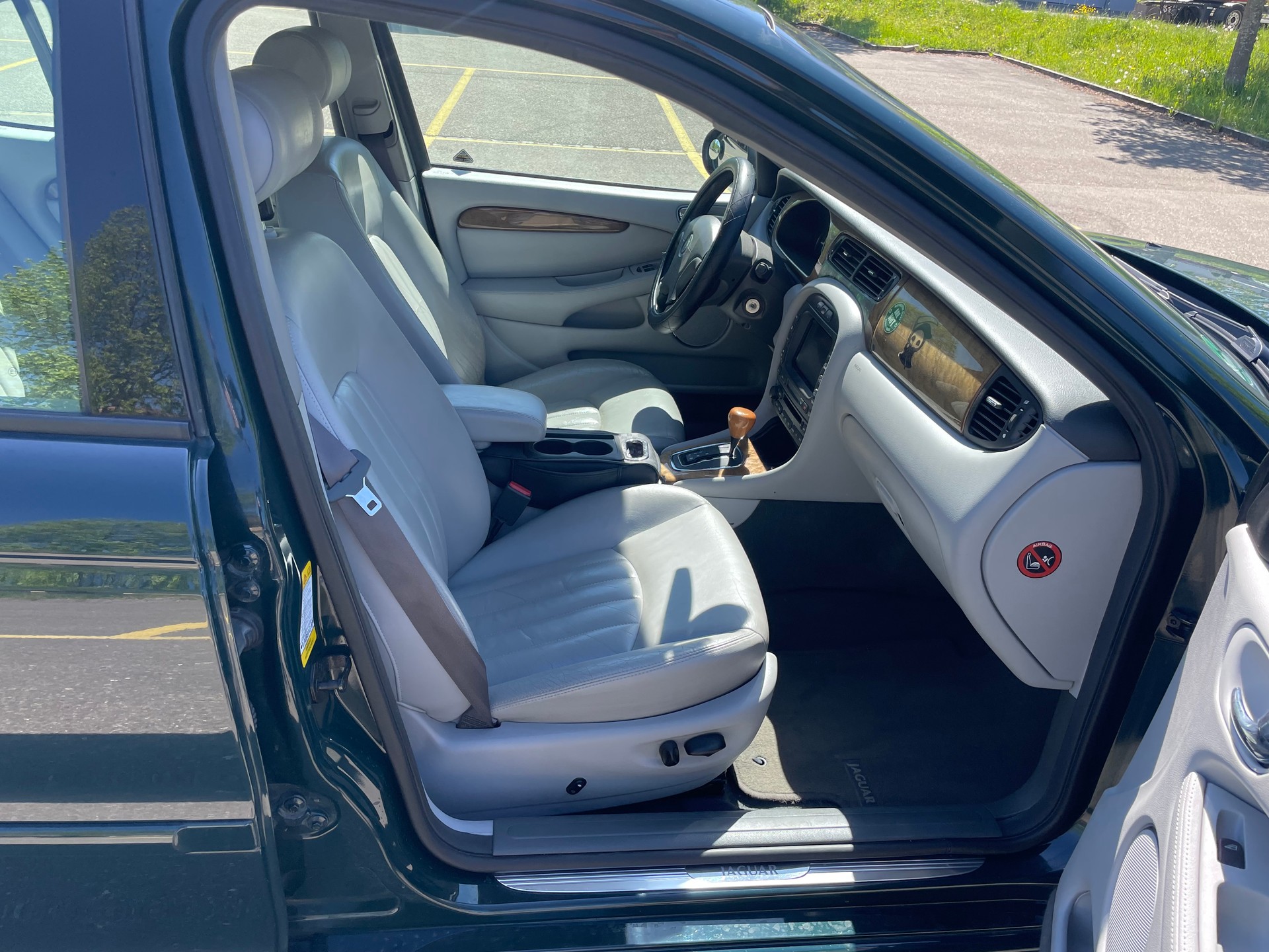 JAGUAR X-Type 3.0 V6 Traction4 Executive-image-11