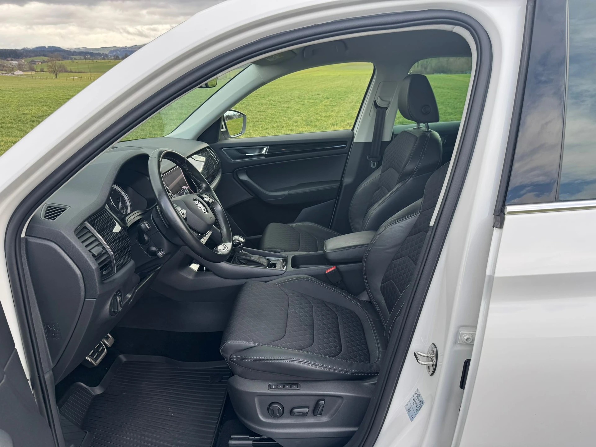 SKODA Kodiaq 2.0 TDI SCR Style 4x4 DSG mit Anhängerkupplung-image-6