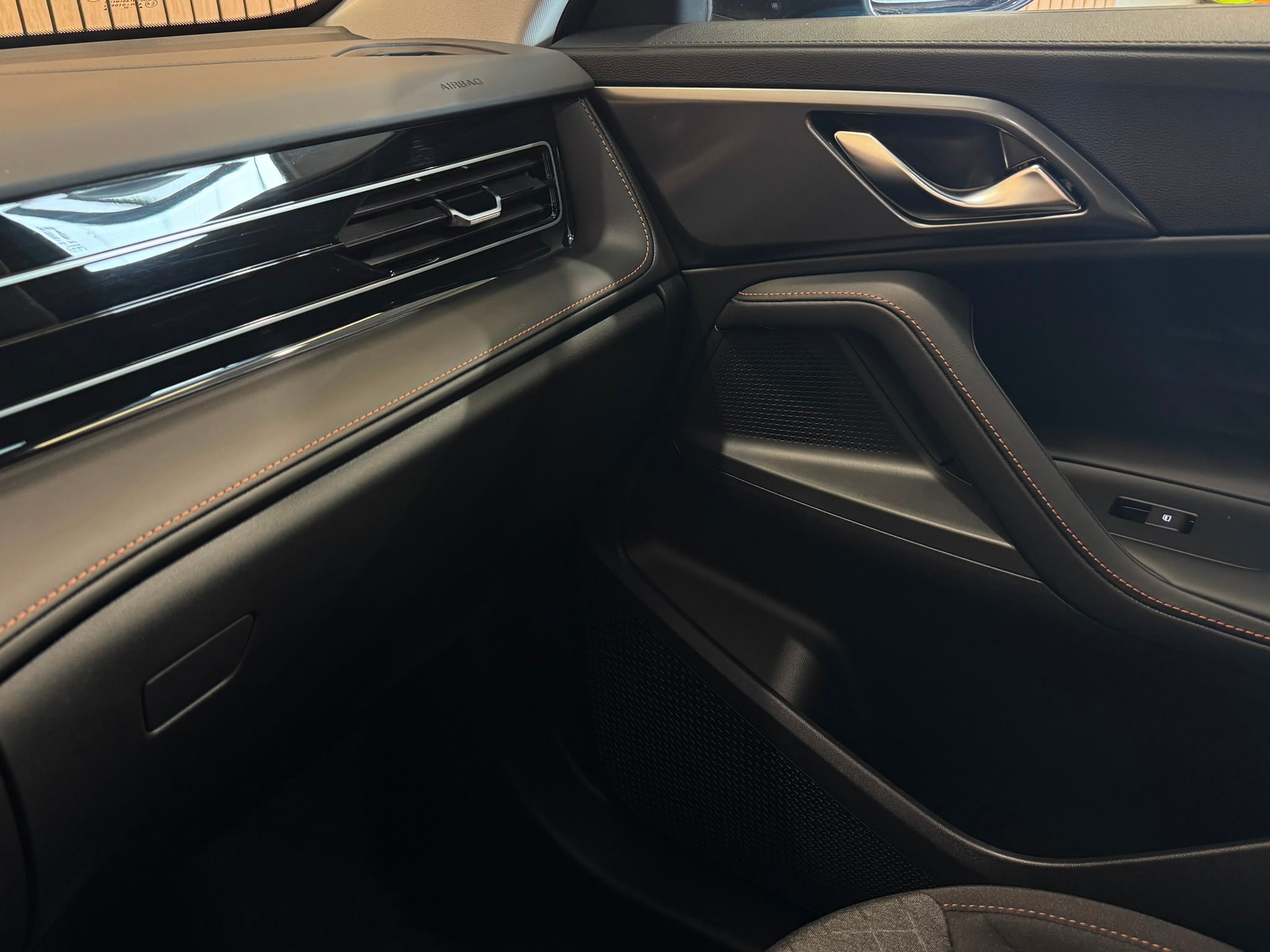 MG HS 1.5 T PHEV Comfort-image-11