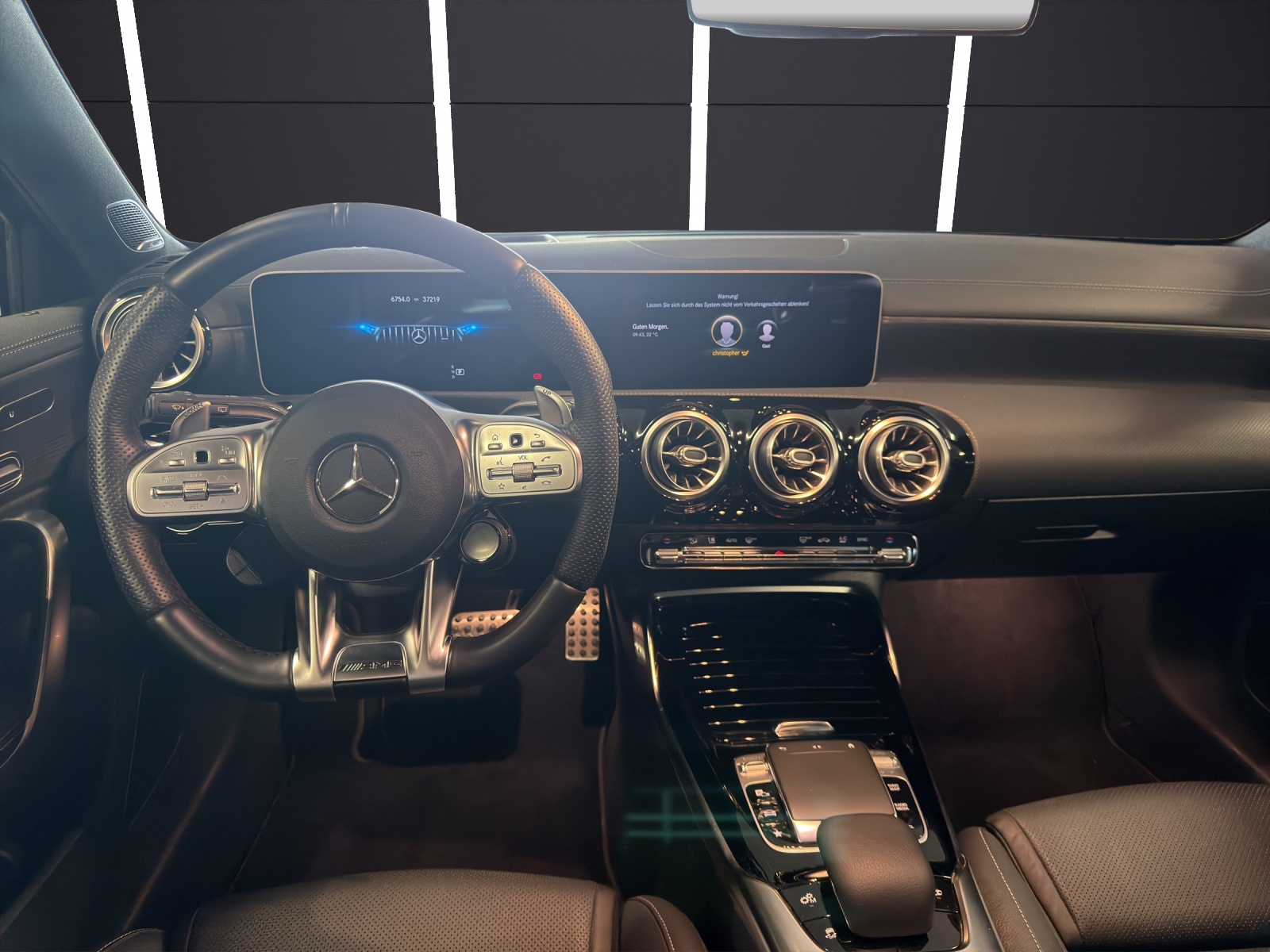 MERCEDES-BENZ A 45 S AMG 4Matic+ Speedshift-image-11