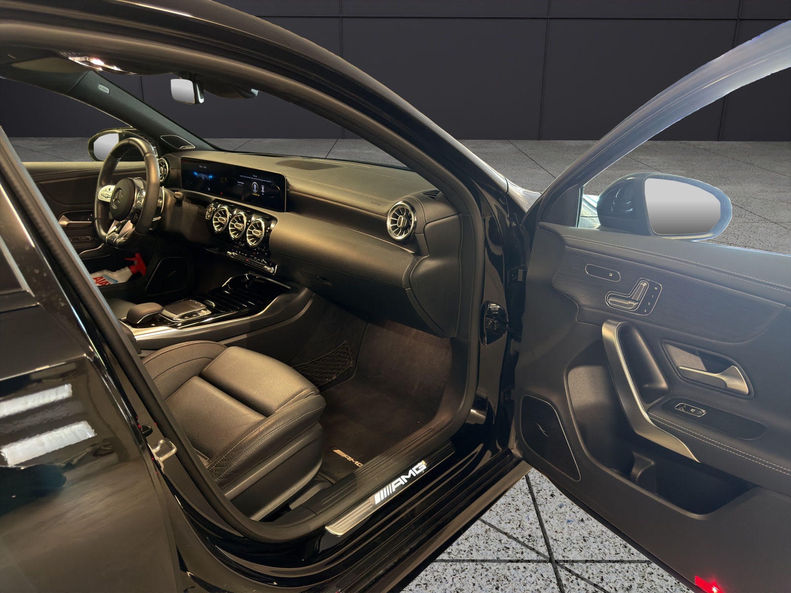 MERCEDES-BENZ A 45 S AMG 4Matic+ Speedshift-image-10
