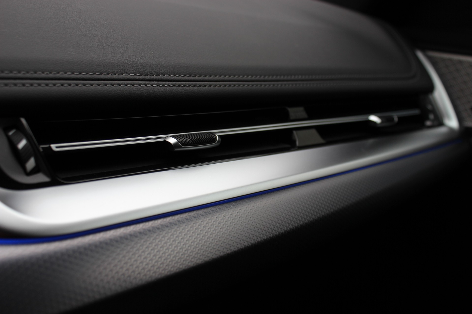 BMW X1 xDrive 20d 48V M Sport-image-13