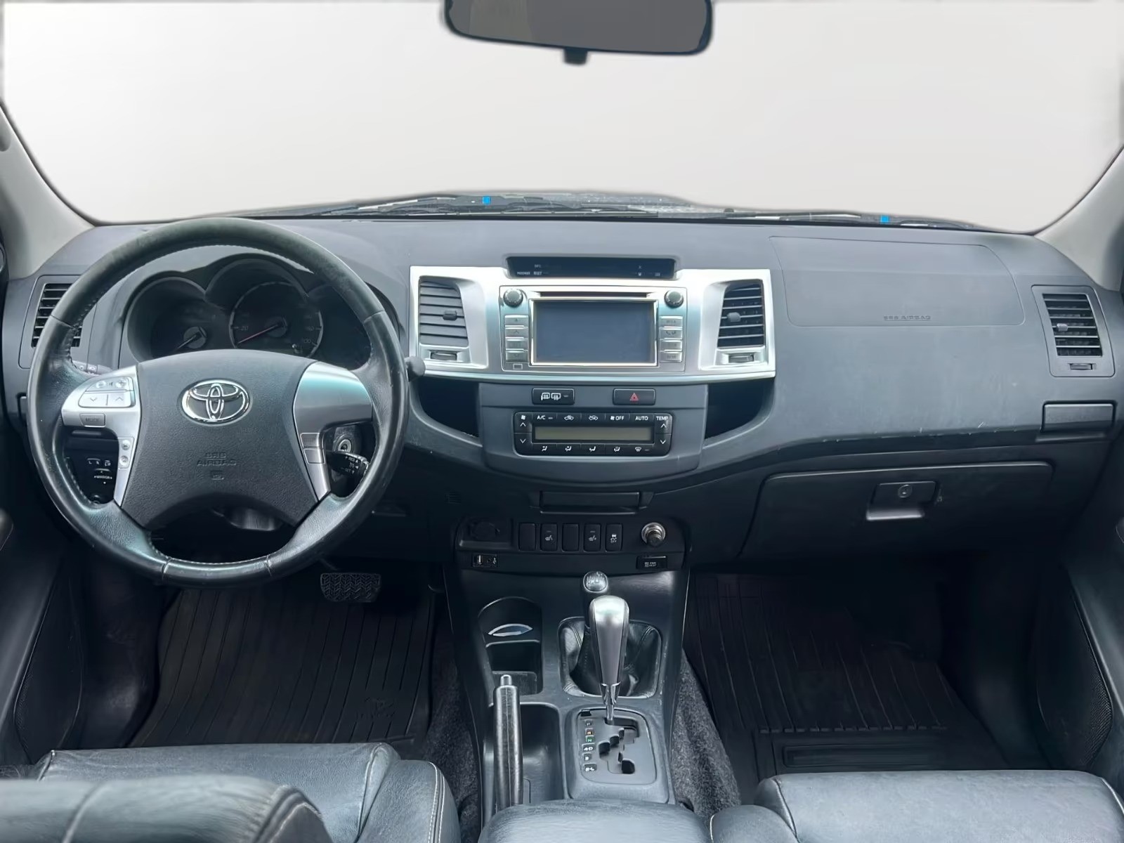 TOYOTA Hilux 3.0 4WD Sol Premium mit Kabine Revolux Ultra Light 2.5-image-2