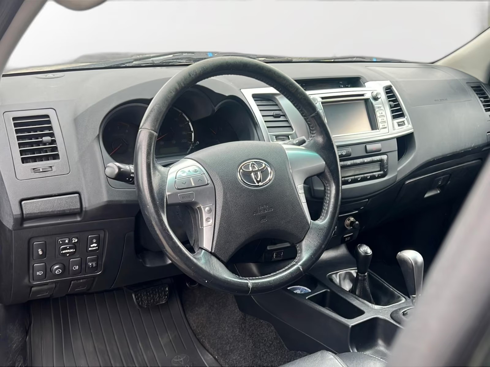 TOYOTA Hilux 3.0 4WD Sol Premium mit Kabine Revolux Ultra Light 2.5-image-3