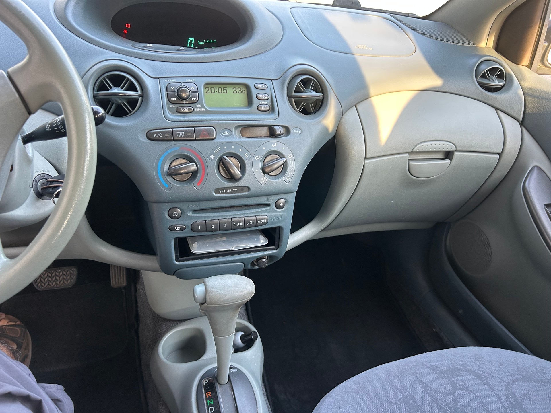 TOYOTA Yaris 1.3 Linea Sol-image-6