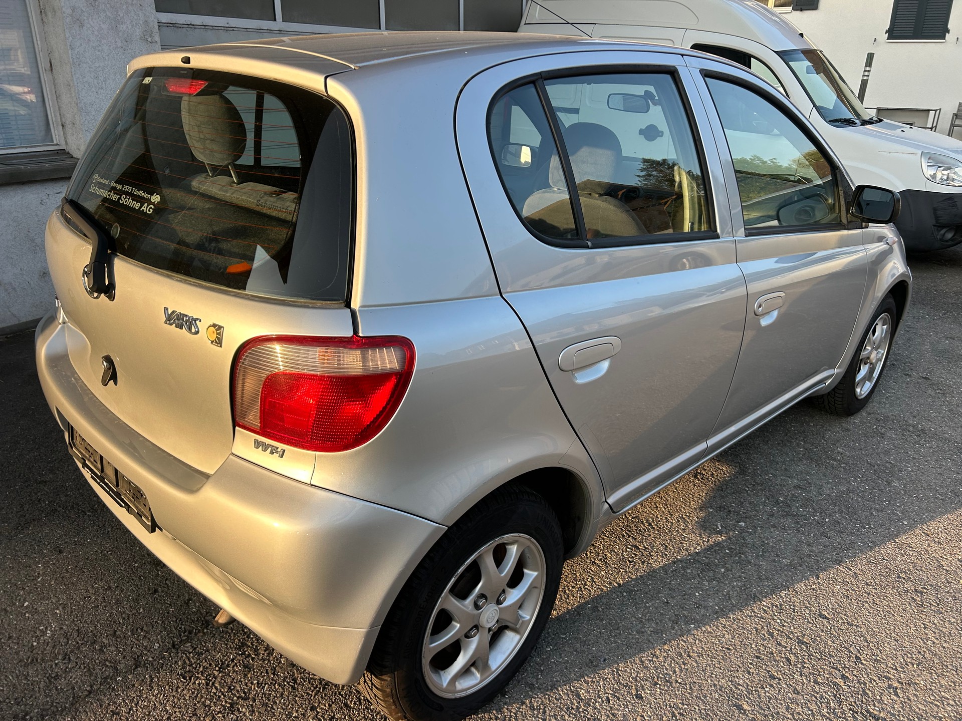 TOYOTA Yaris 1.3 Linea Sol-image-3