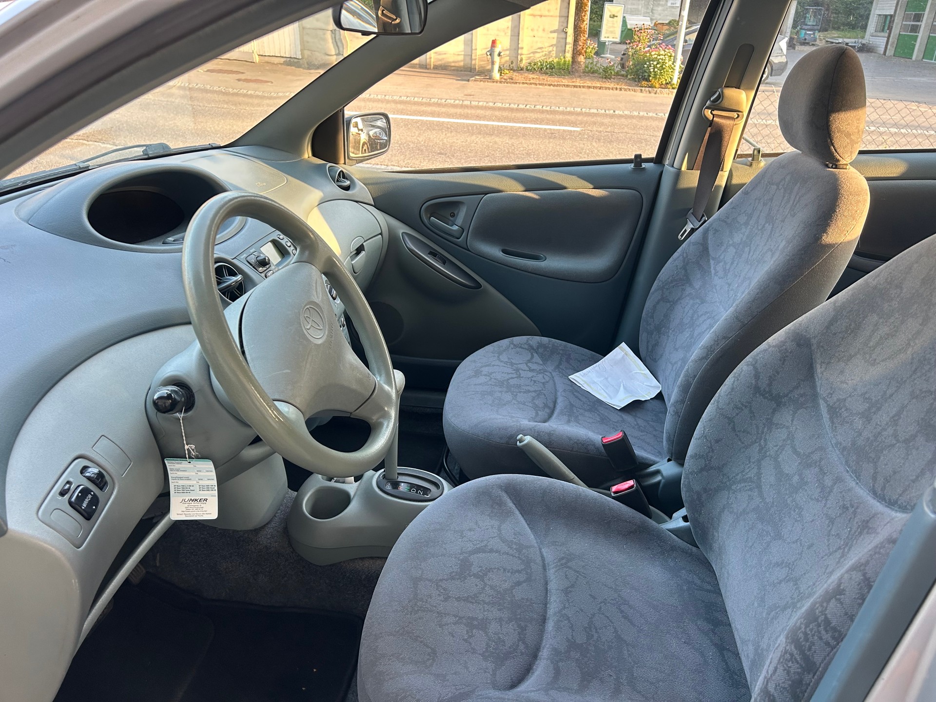 TOYOTA Yaris 1.3 Linea Sol-image-5