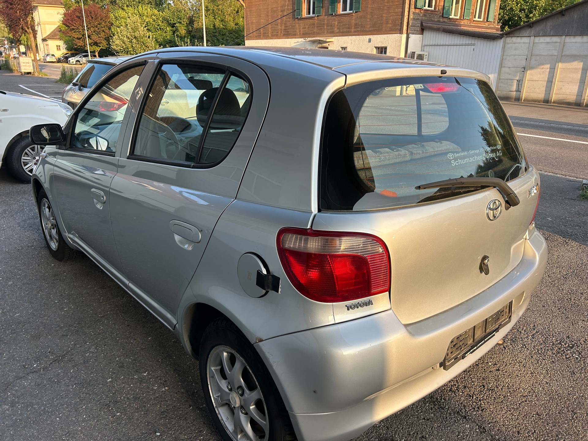TOYOTA Yaris 1.3 Linea Sol-image-4