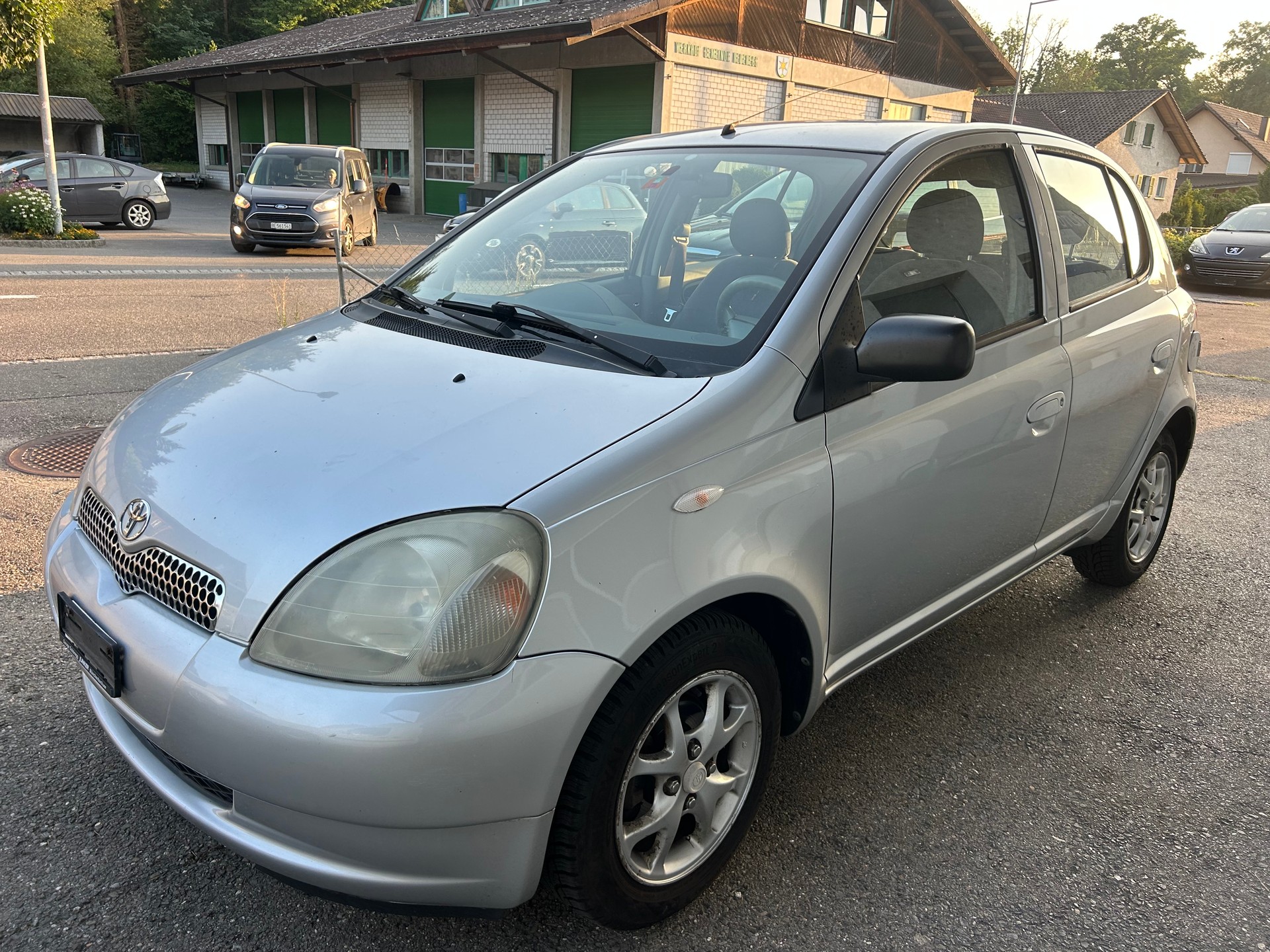 TOYOTA Yaris 1.3 Linea Sol-image-0