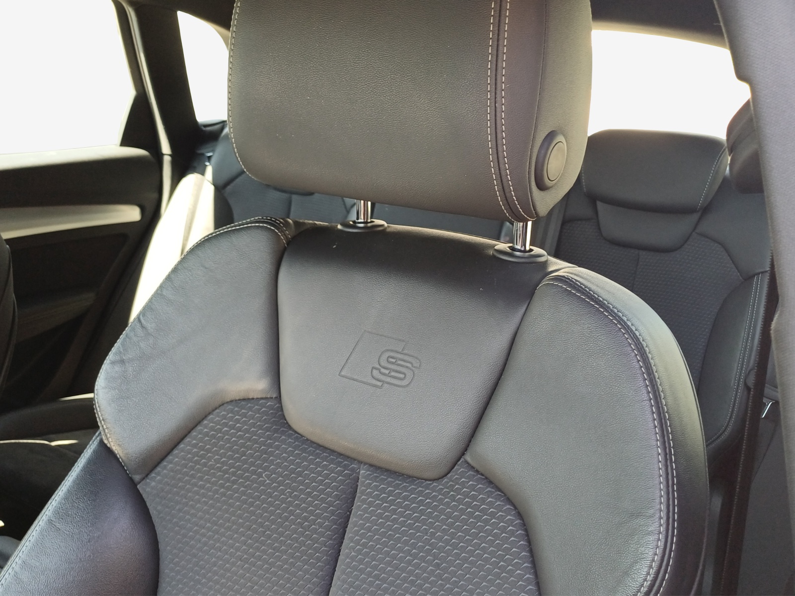 AUDI Q5 45 TFSI S-line quattro S-tronic-image-15