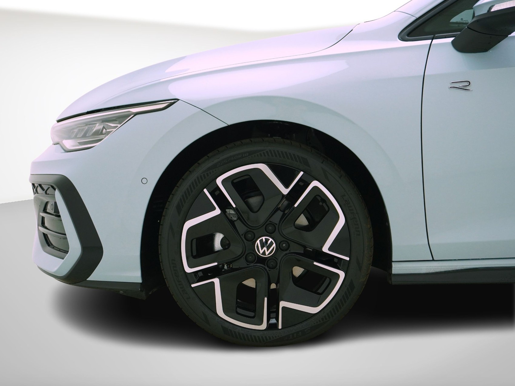 VW Golf VIII 1.5 eTSI R-Line DSG-image-8