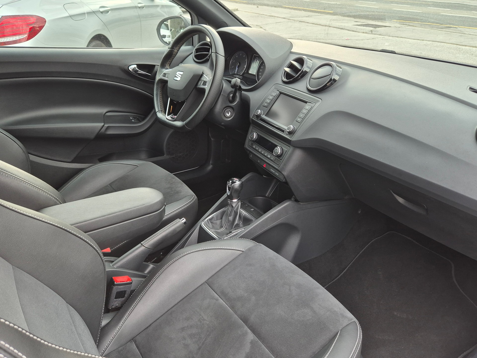 SEAT Ibiza SC 1.8 TSI Cupra-image-16