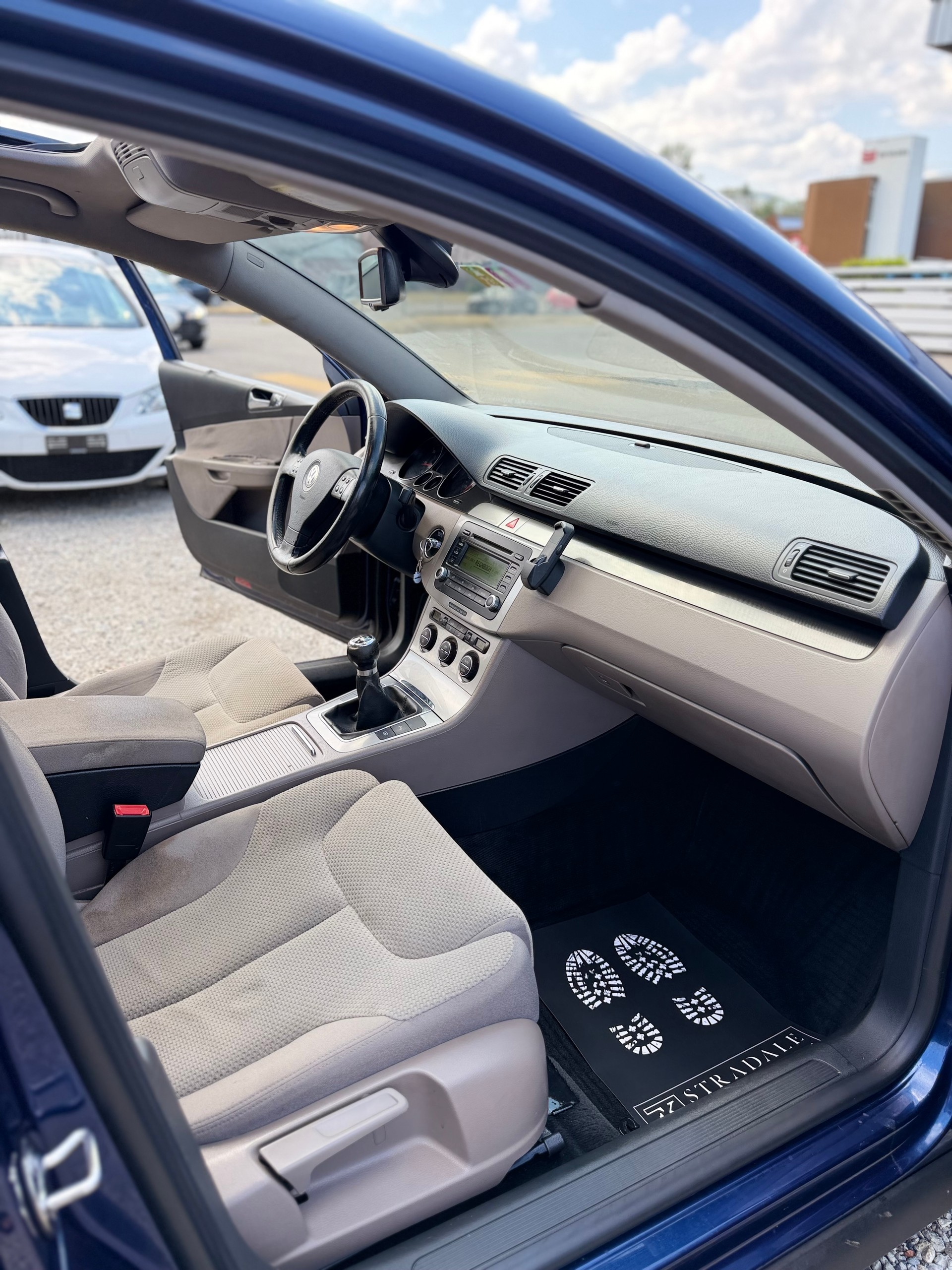 VW Passat 2.0 TDI Highline **AB MFK**-image-12