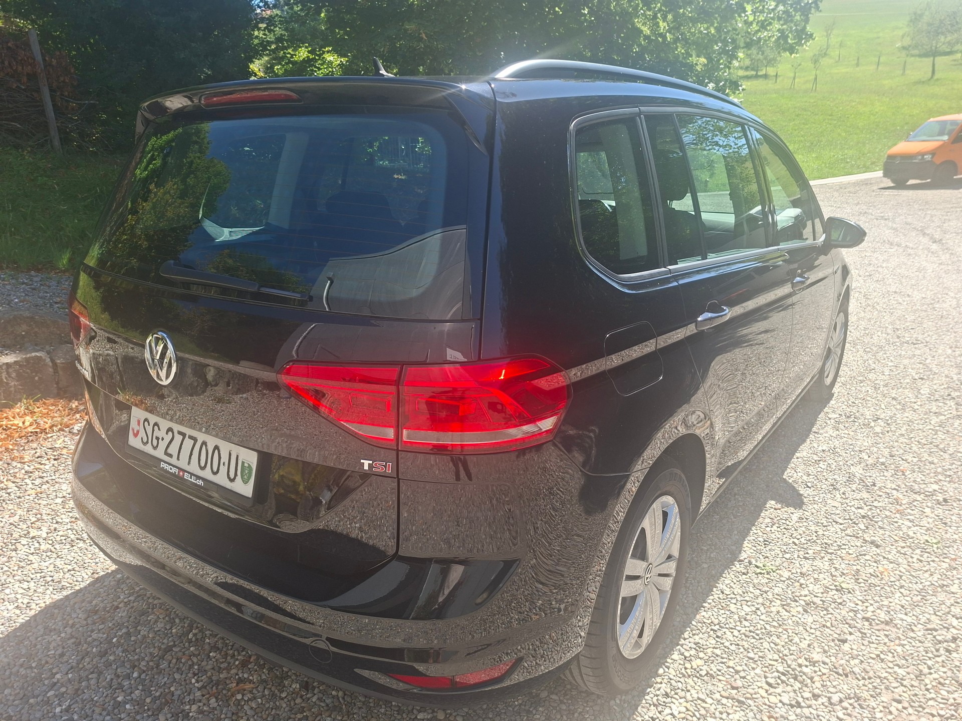 VW Touran 1.4 TSI BlueMotion Technology Family-image-16
