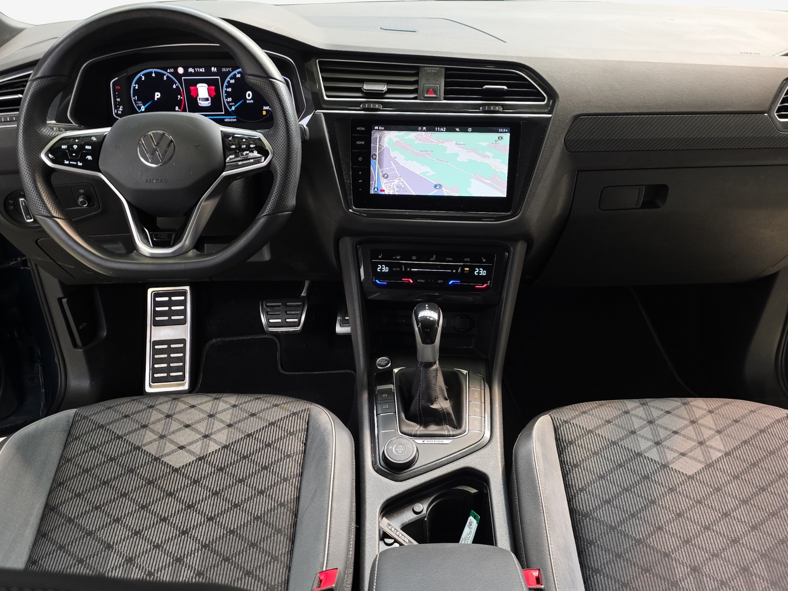 VW Tiguan 2.0TSI R-Line 4Motion DSG-image-8