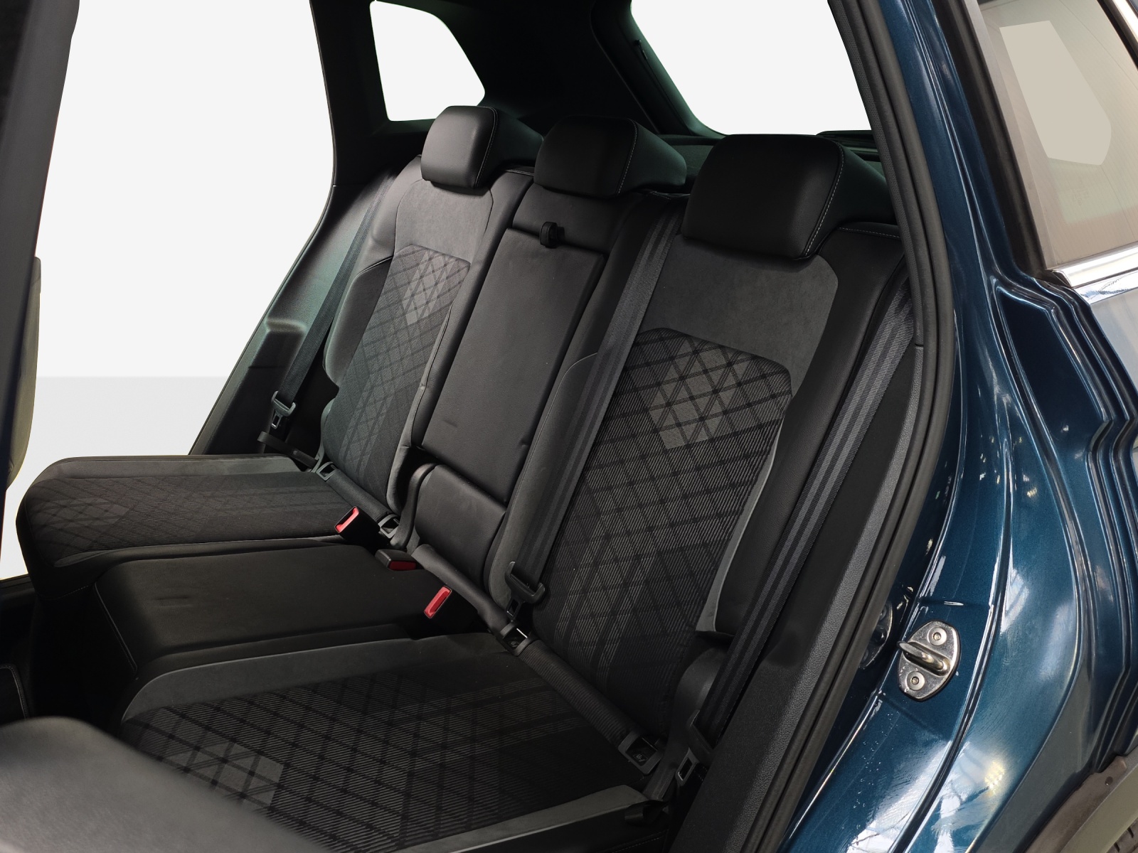 VW Tiguan 2.0TSI R-Line 4Motion DSG-image-11